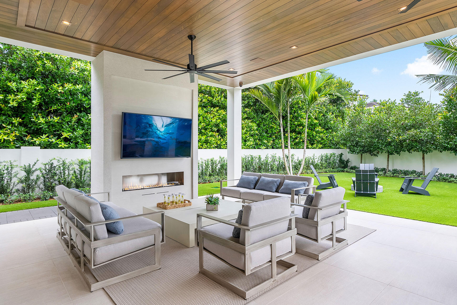 ROYAL PALM YACHT & COUNTRY CLUB - Residential