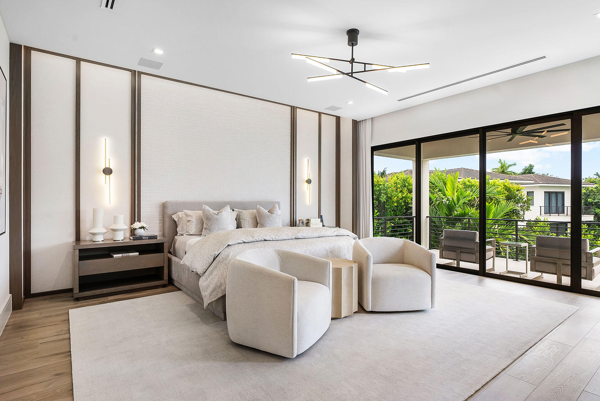 ROYAL PALM YACHT & COUNTRY CLUB - Residential