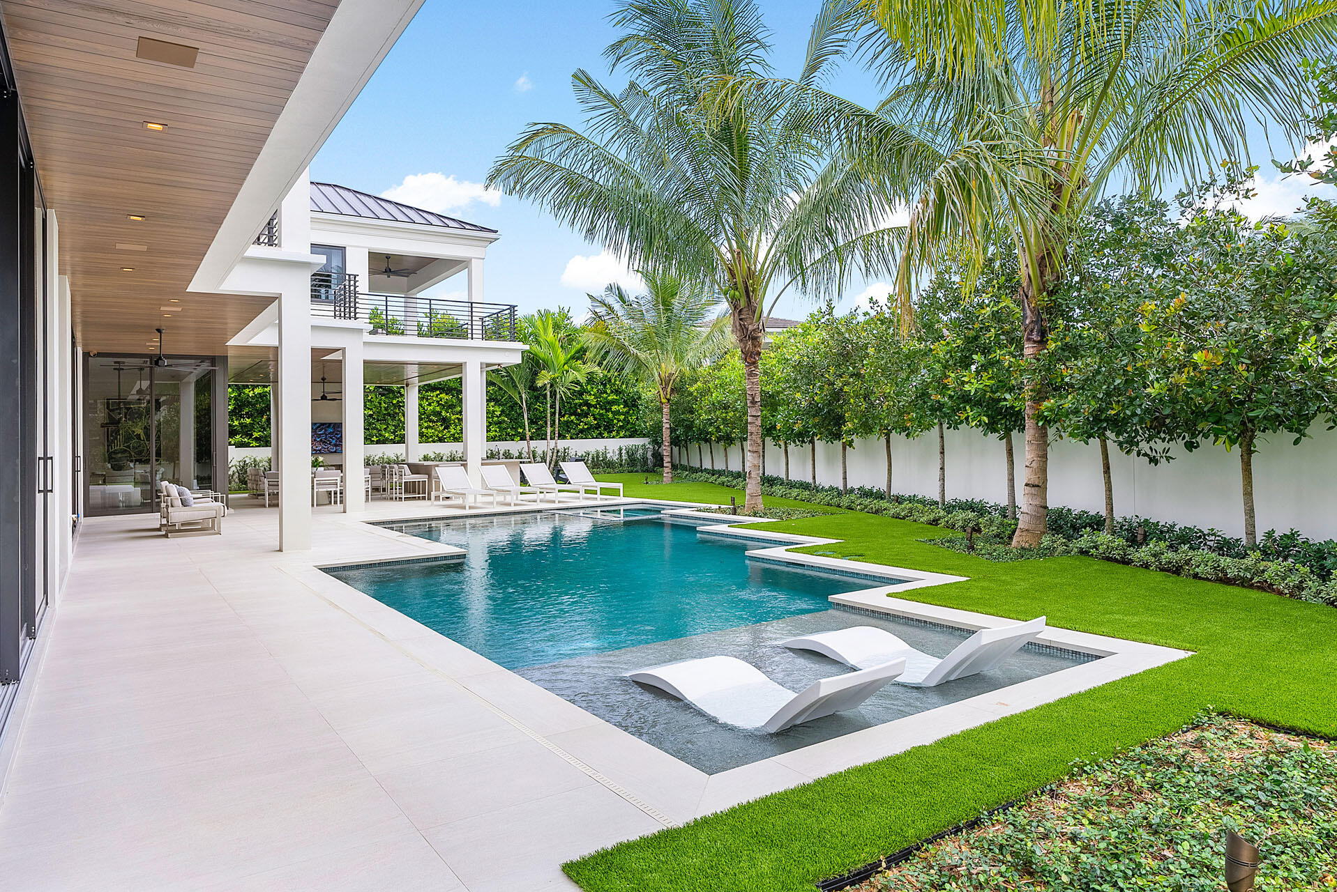 ROYAL PALM YACHT & COUNTRY CLUB - Residential