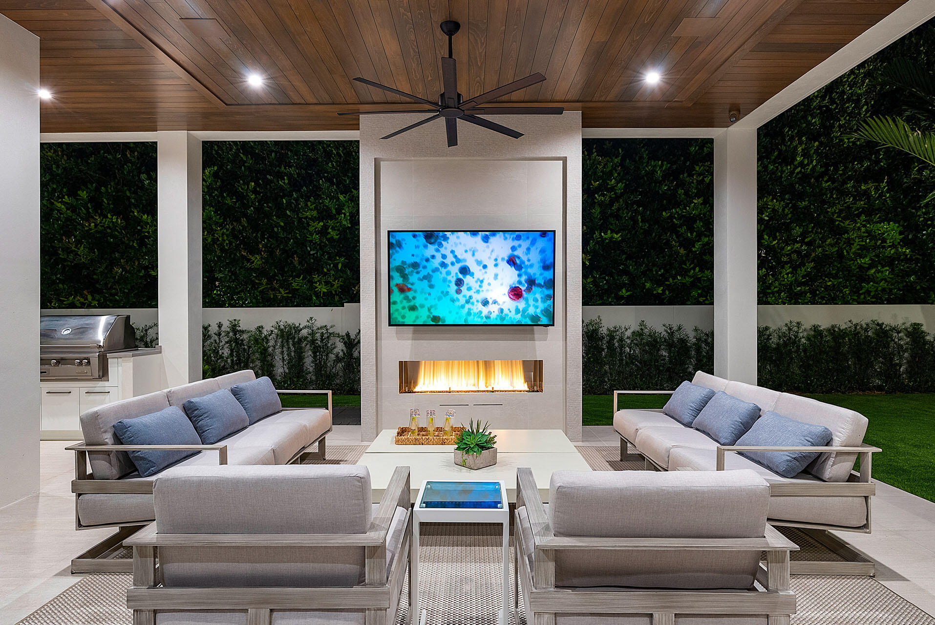 ROYAL PALM YACHT & COUNTRY CLUB - Residential