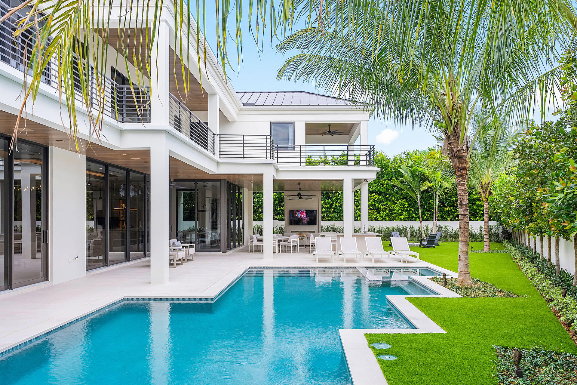 ROYAL PALM YACHT & COUNTRY CLUB - Residential