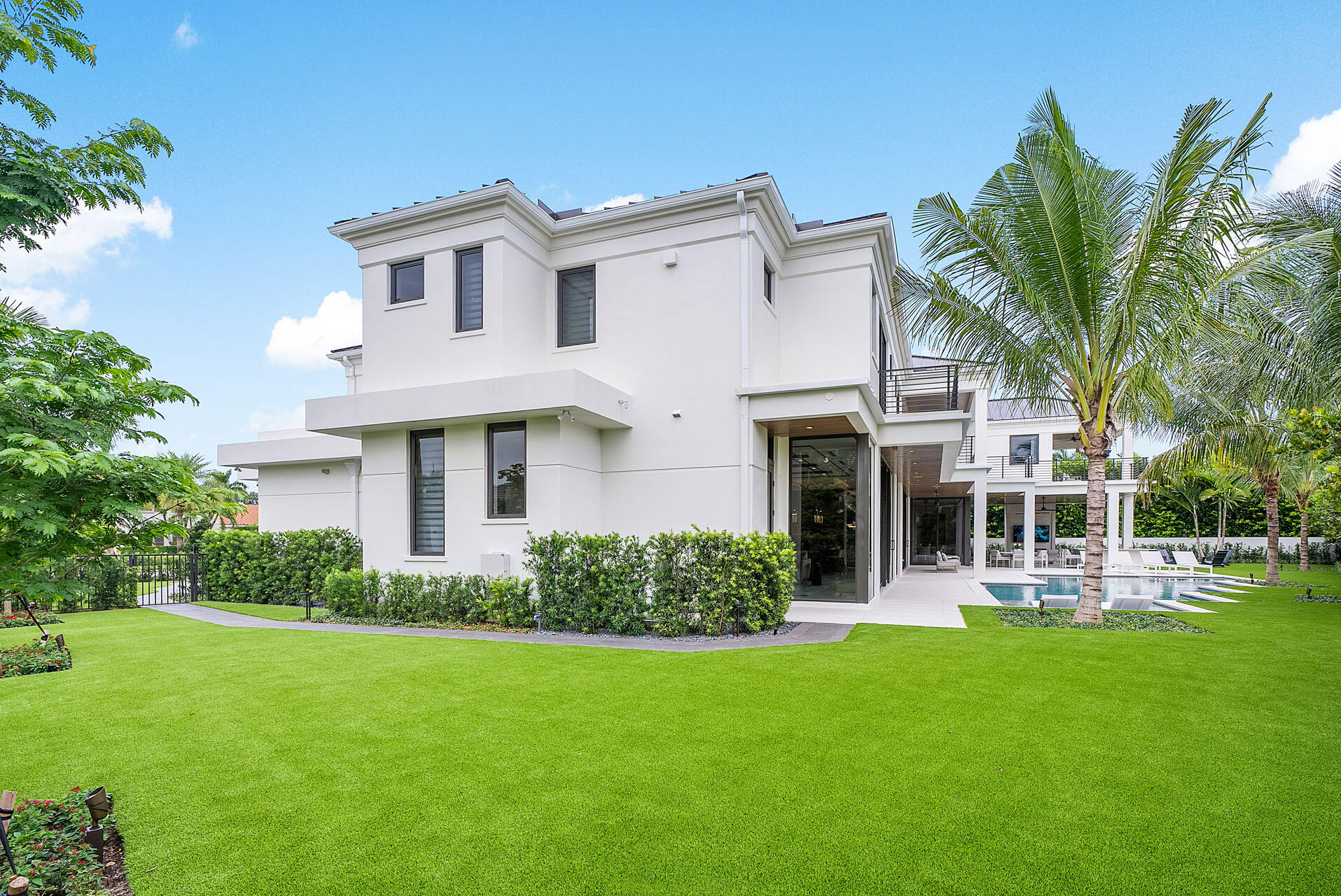 ROYAL PALM YACHT & COUNTRY CLUB - Residential