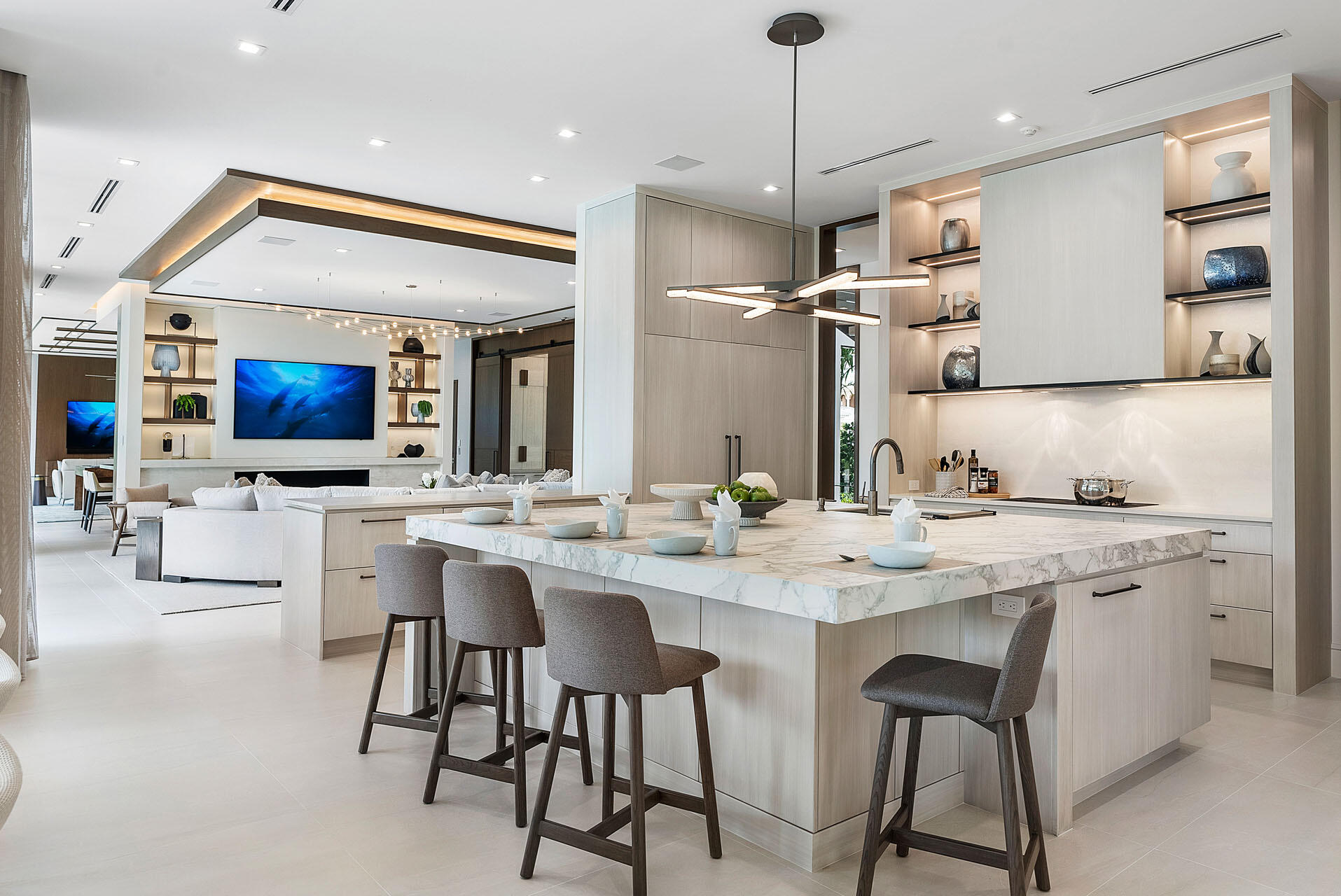 ROYAL PALM YACHT & COUNTRY CLUB - Residential