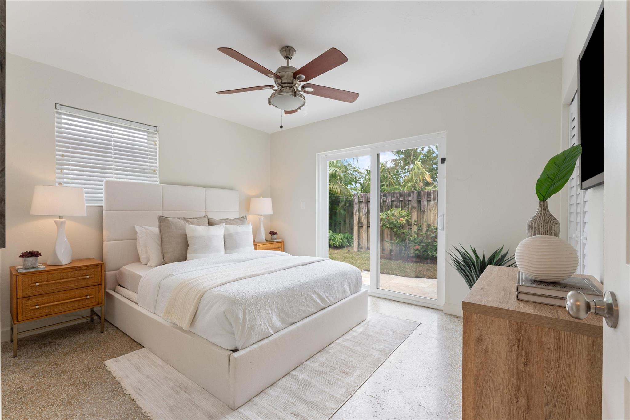 Tropical Manors 33-31 B - Residential