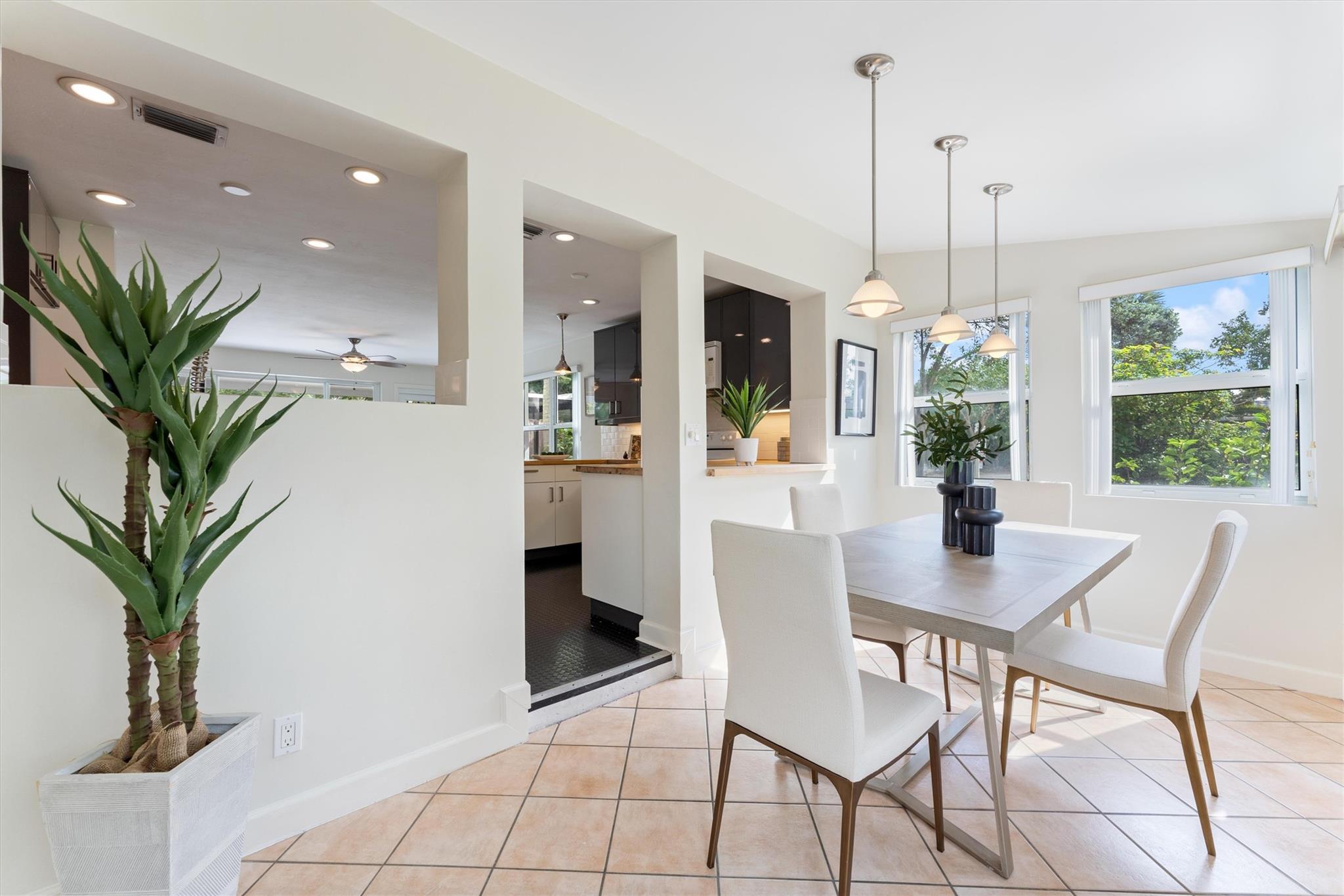 Tropical Manors 33-31 B - Residential