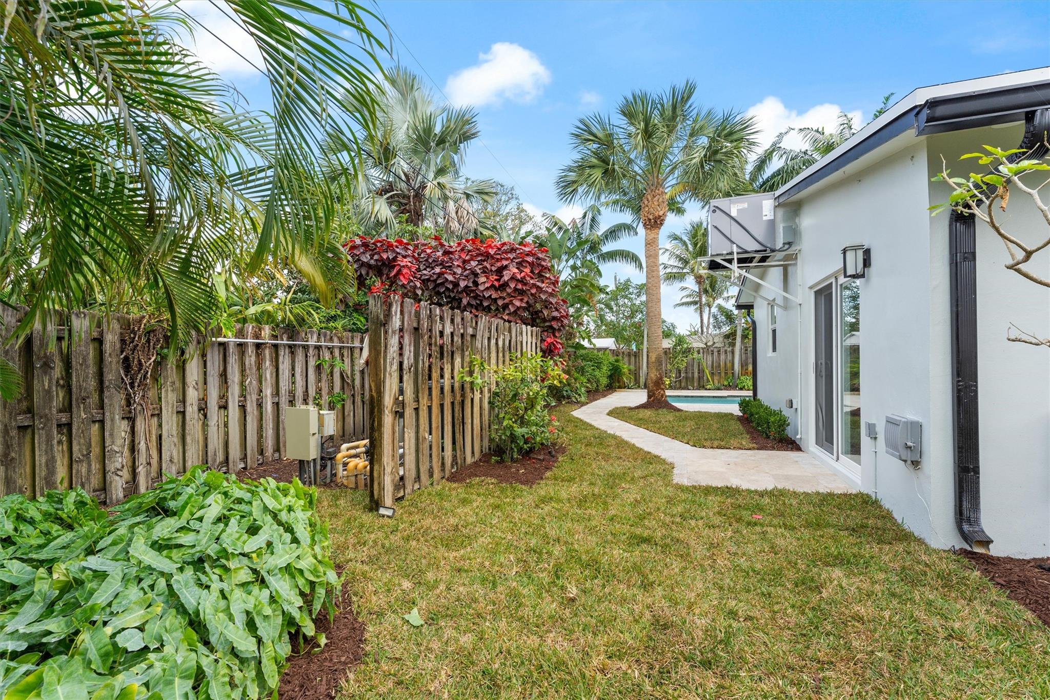 Tropical Manors 33-31 B - Residential