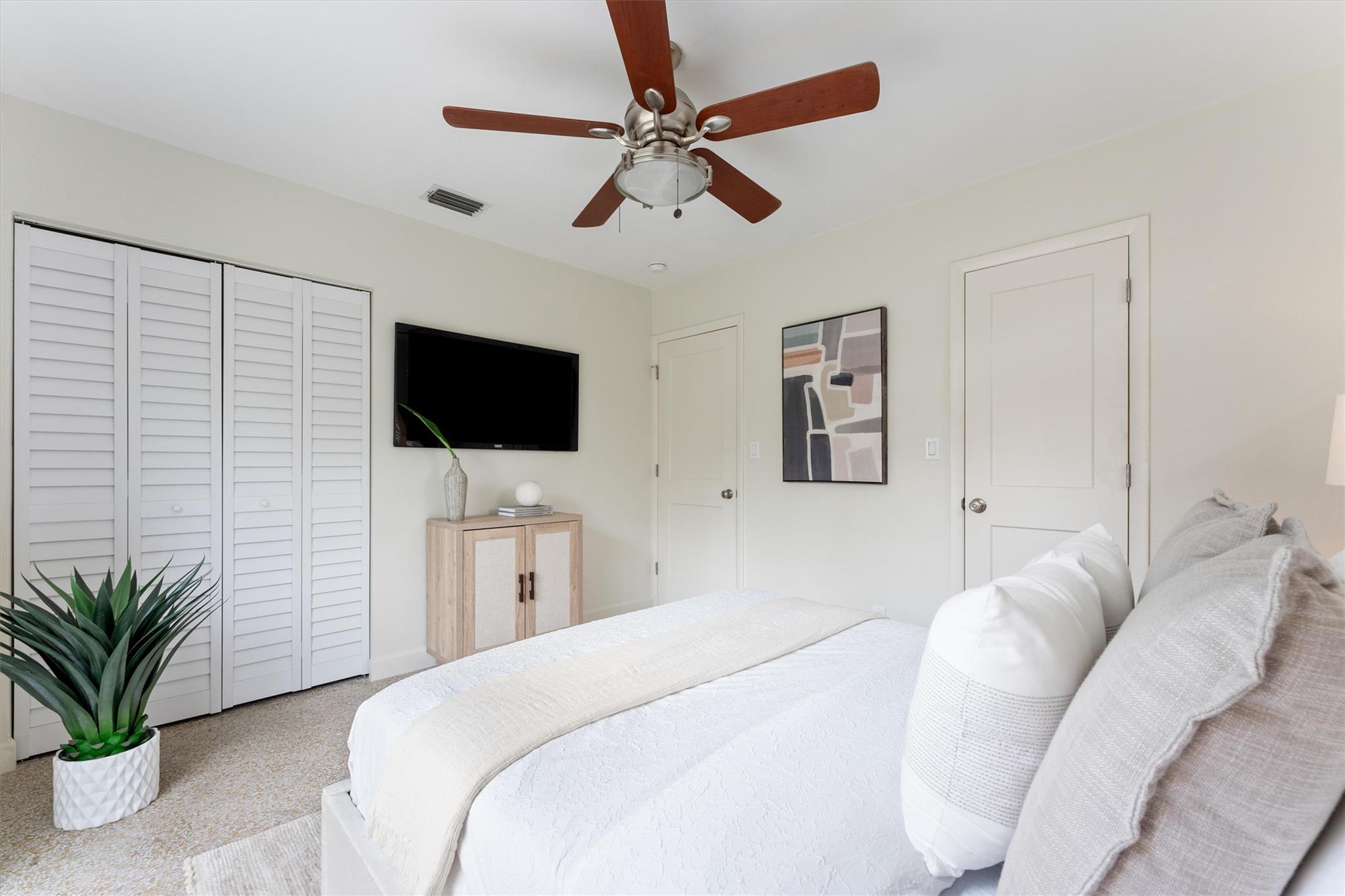 Tropical Manors 33-31 B - Residential
