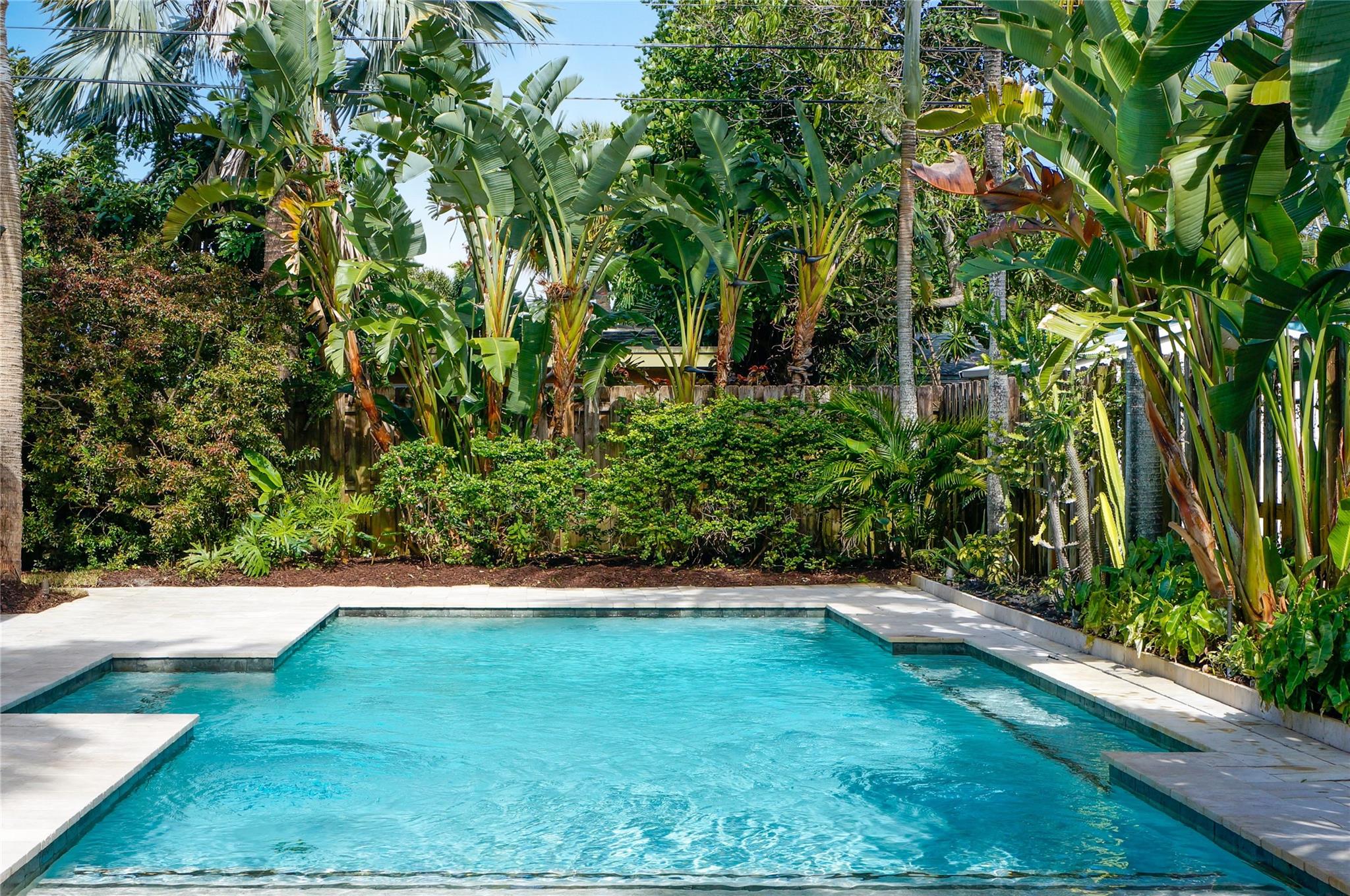 Tropical Manors 33-31 B - Residential