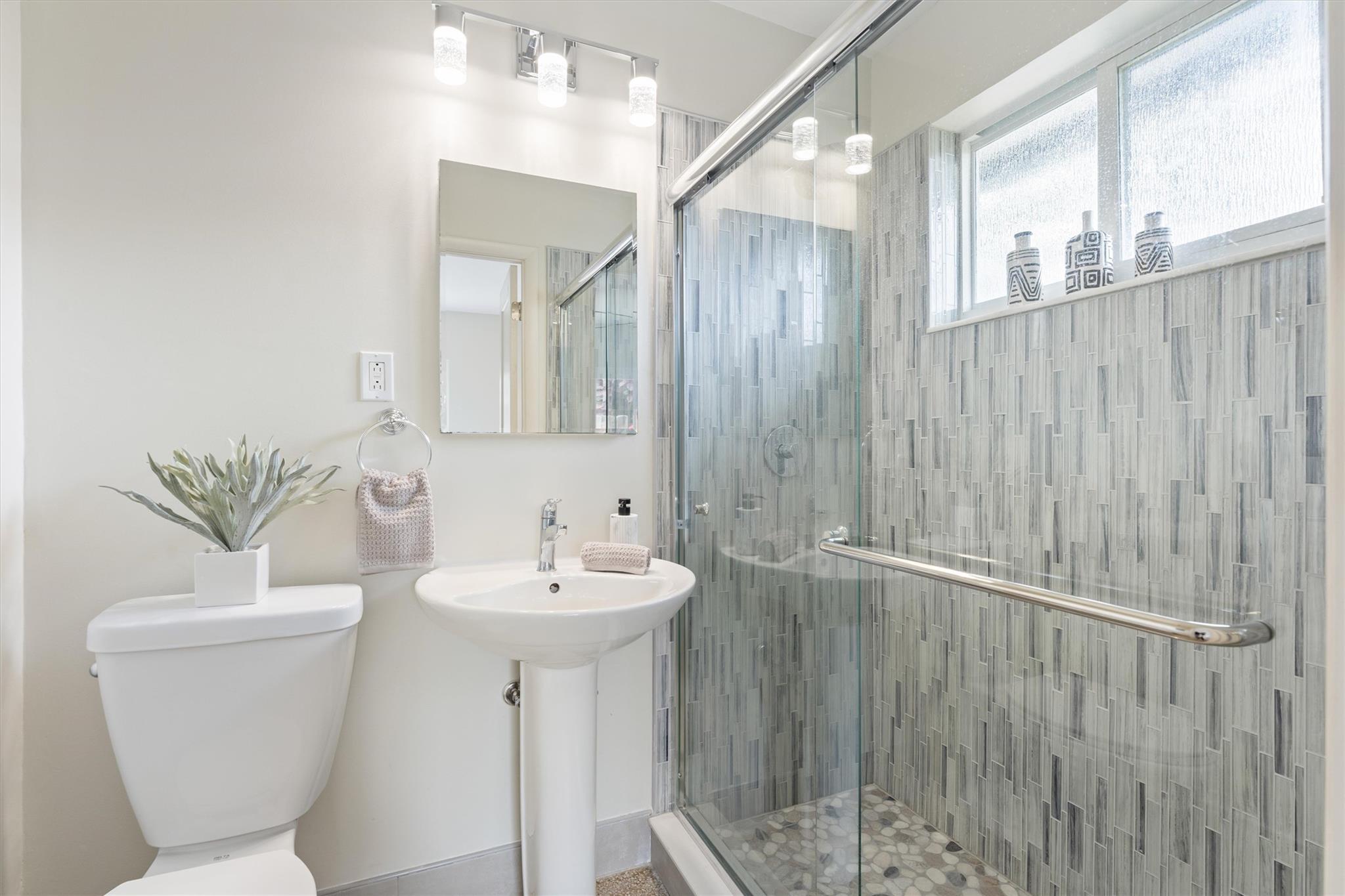 Tropical Manors 33-31 B - Residential