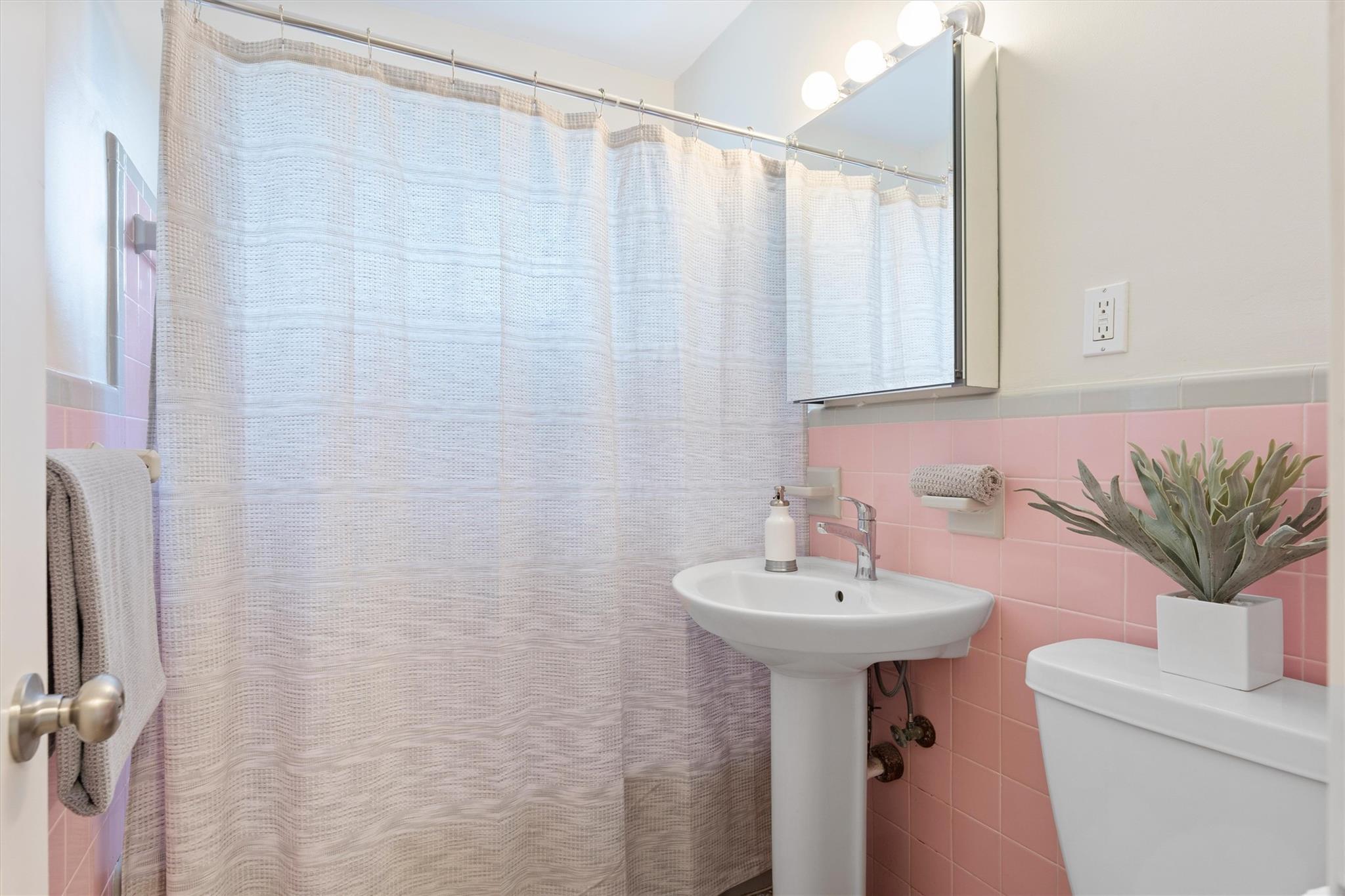 Tropical Manors 33-31 B - Residential