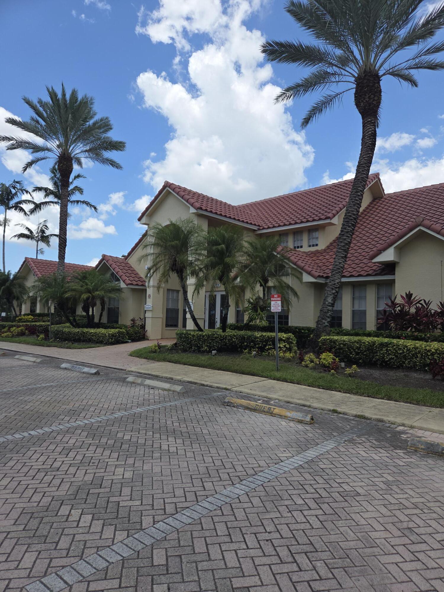 ROYAL POINCIANA CONDO - Residential Lease