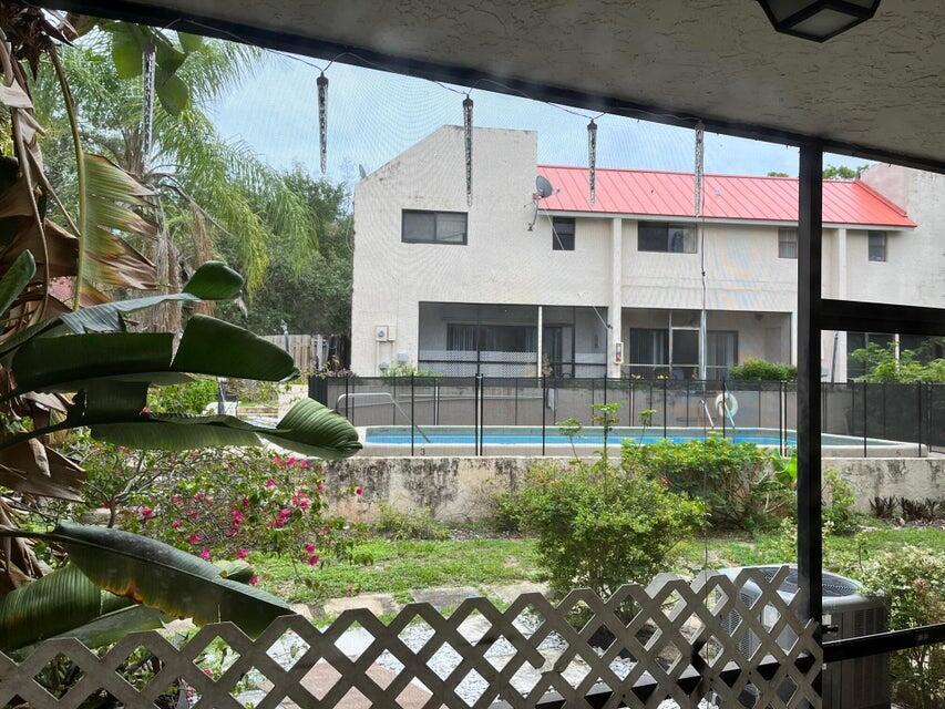 HIDDEN OAKS TOWNHOUSES - Residential Lease