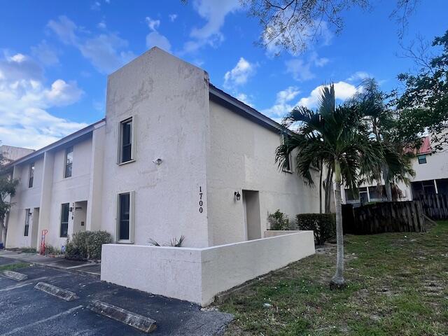 HIDDEN OAKS TOWNHOUSES - Residential Lease