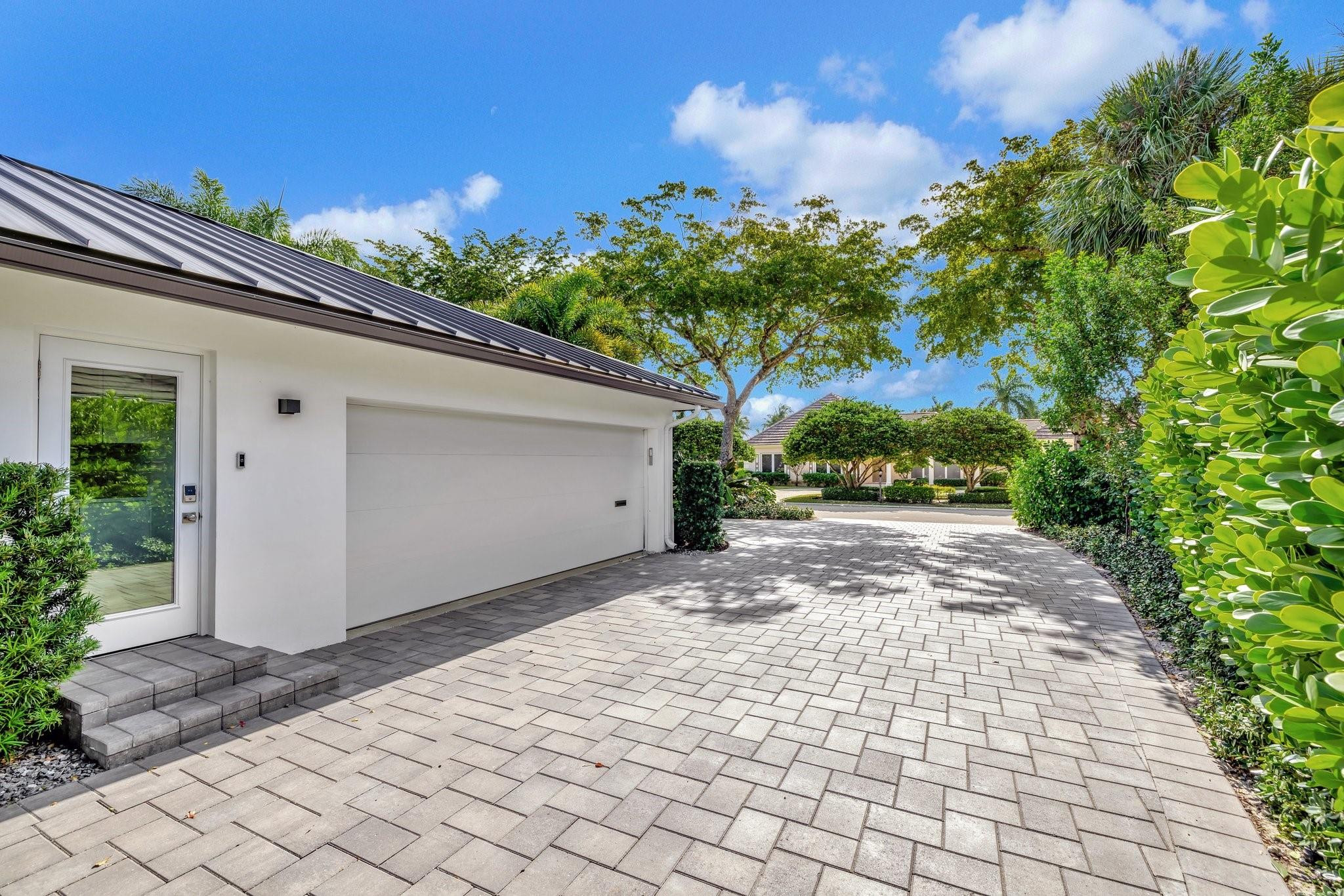 BAY COLONY - Residential