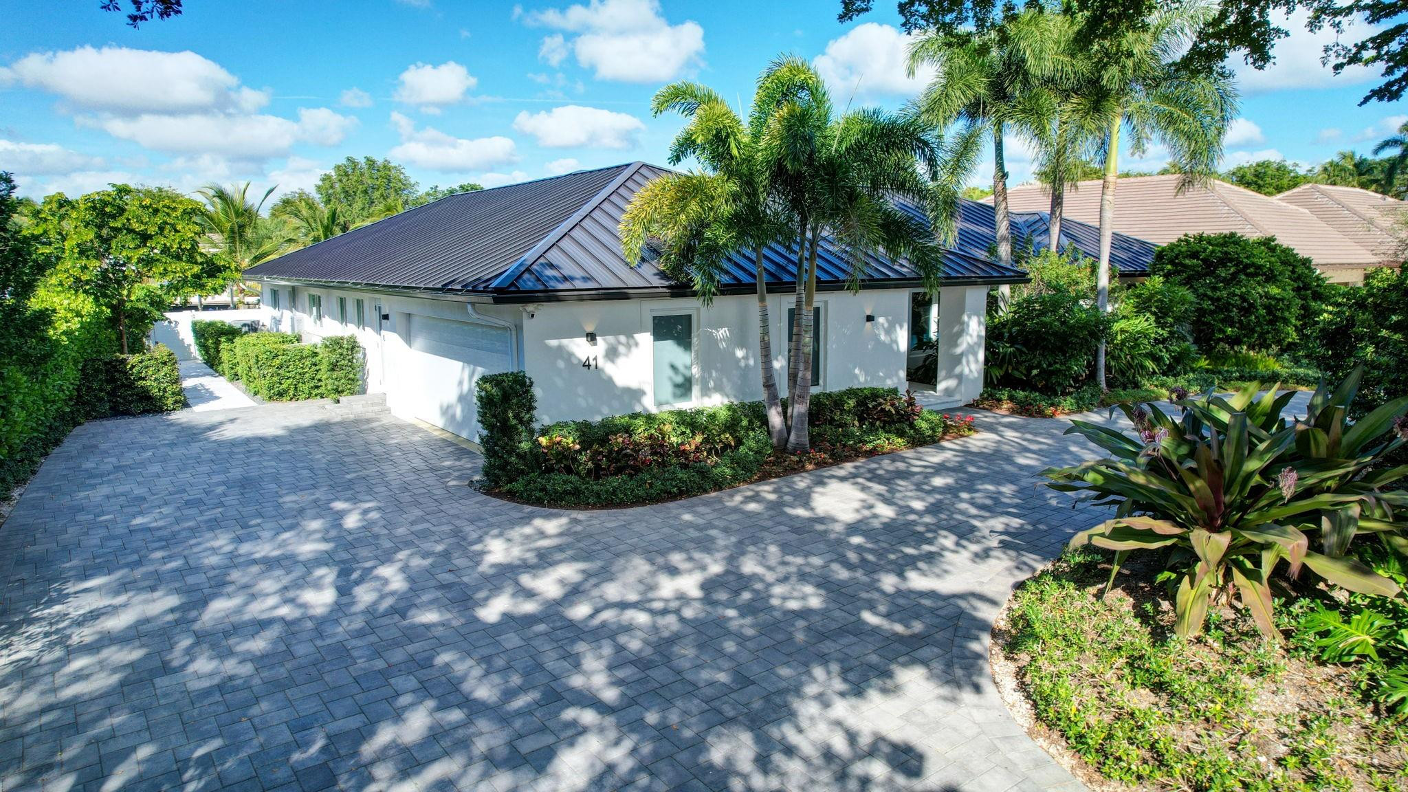 BAY COLONY - Residential