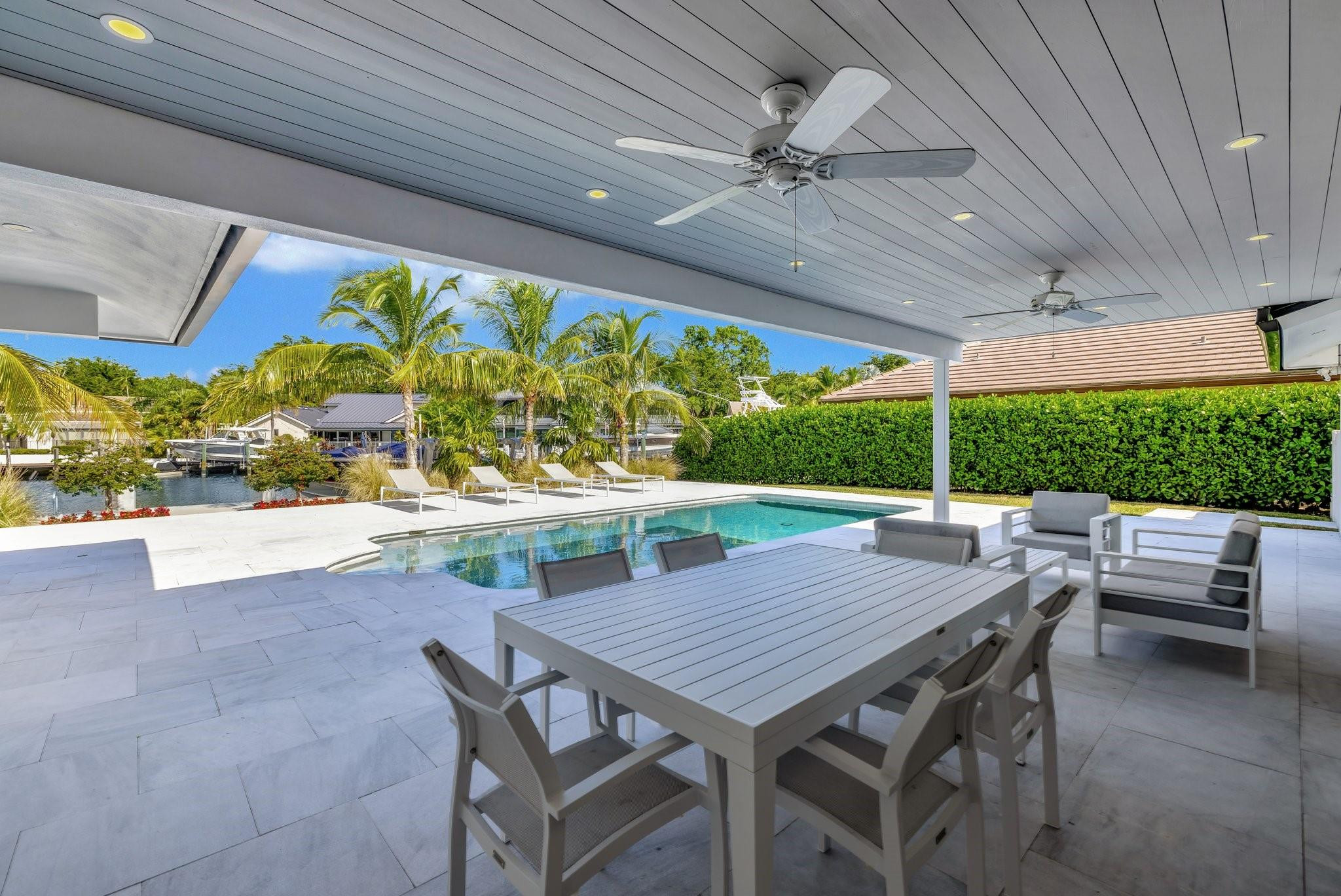 BAY COLONY - Residential