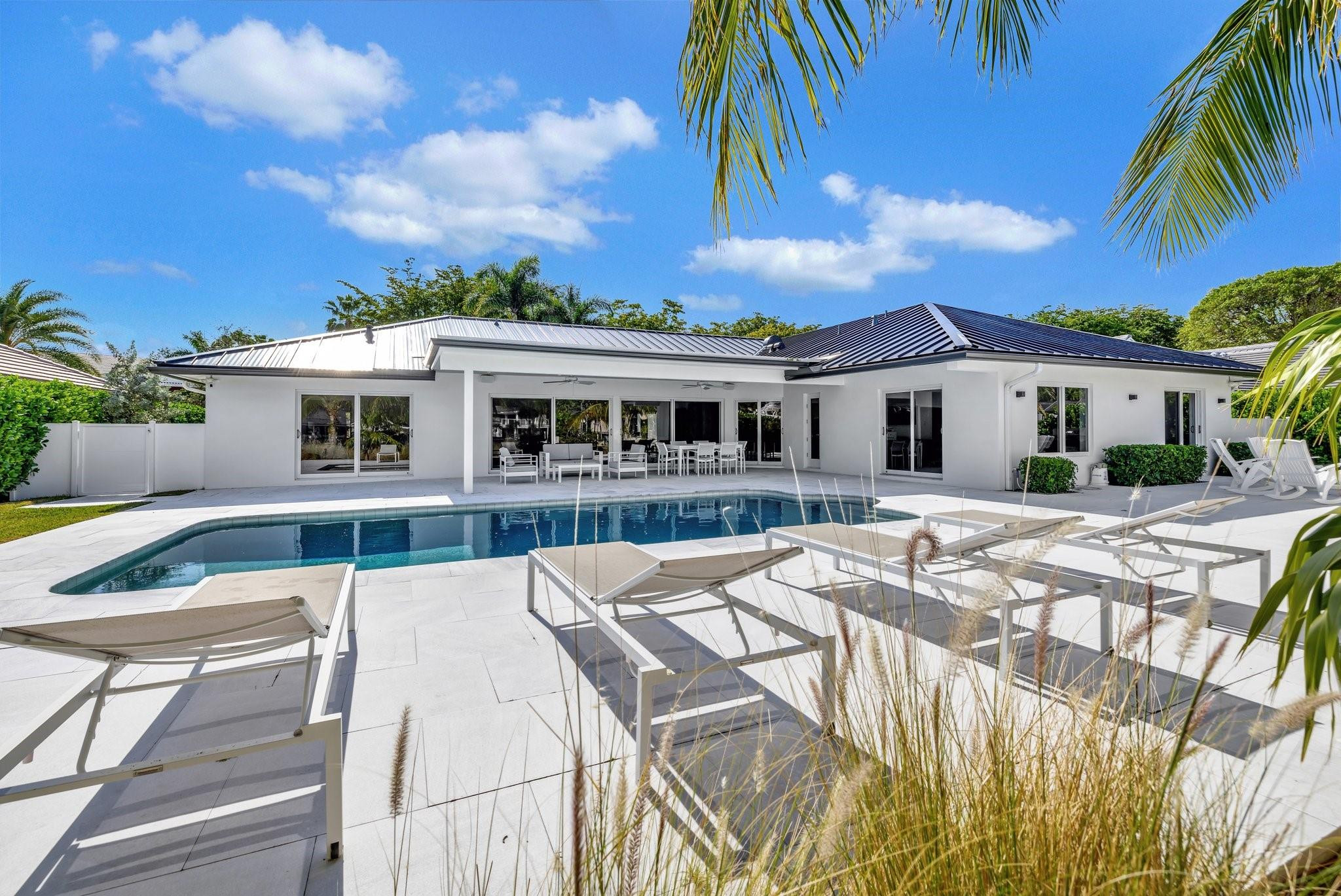 BAY COLONY - Residential