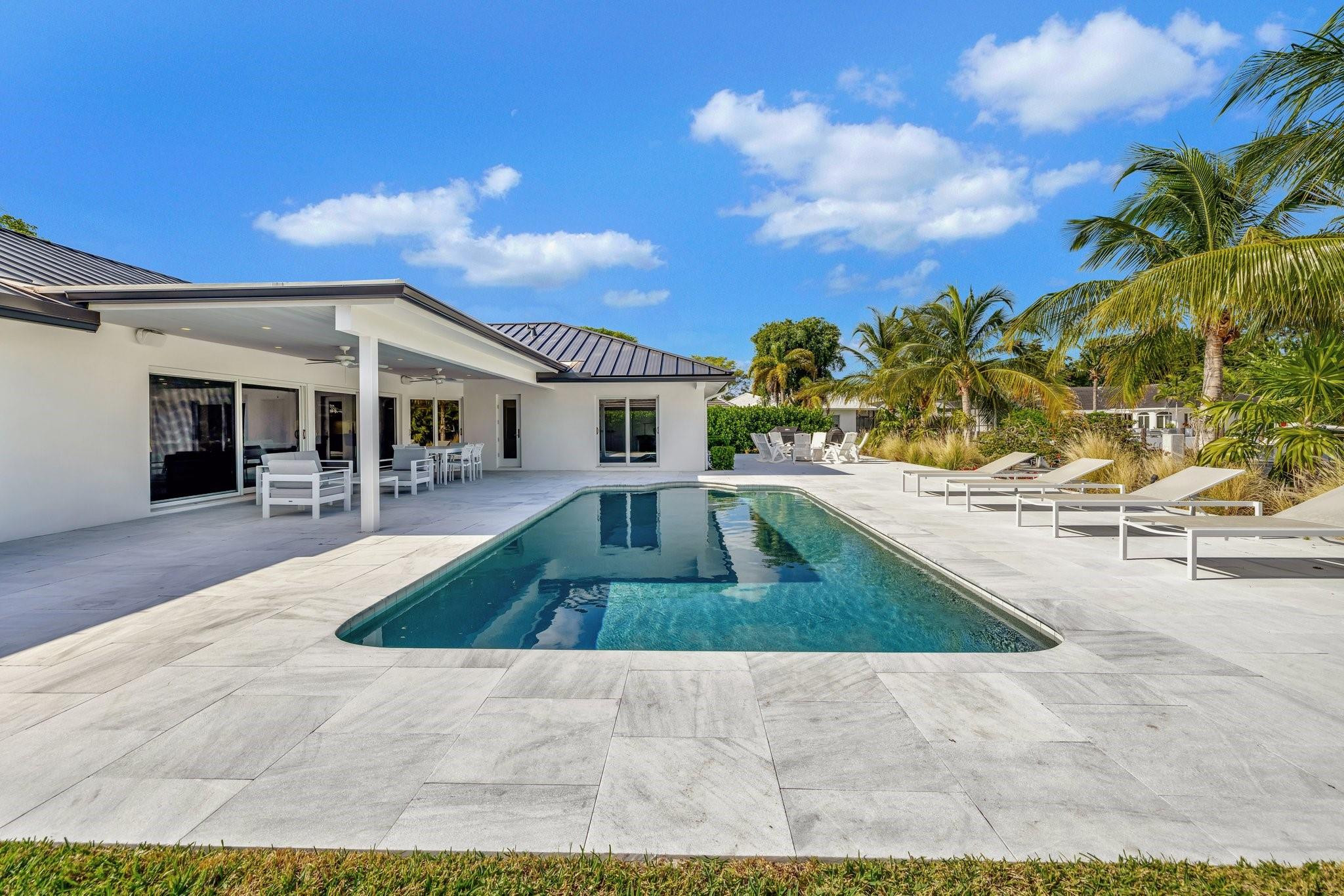 BAY COLONY - Residential