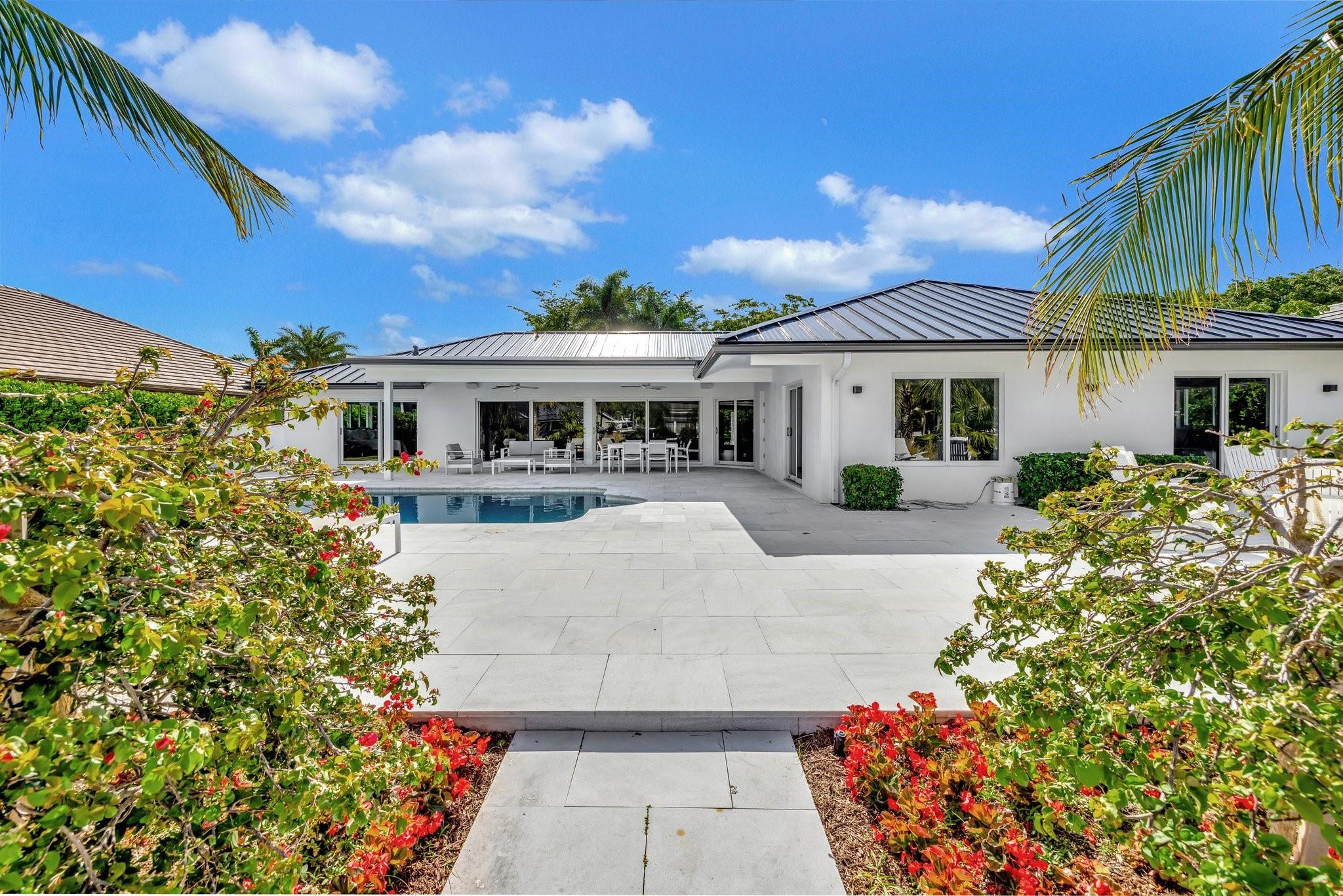 BAY COLONY - Residential