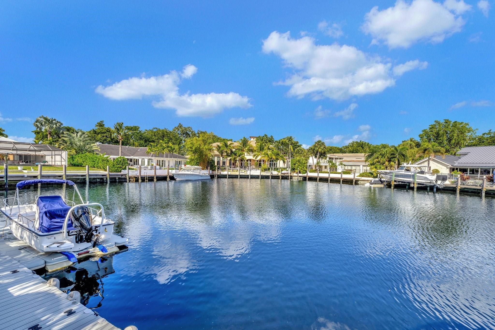BAY COLONY - Residential