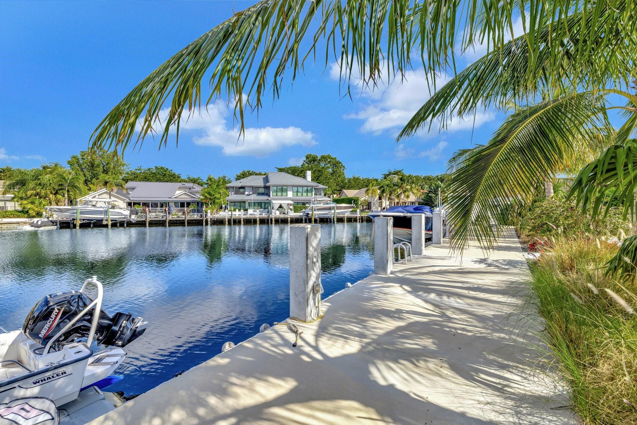 BAY COLONY - Residential