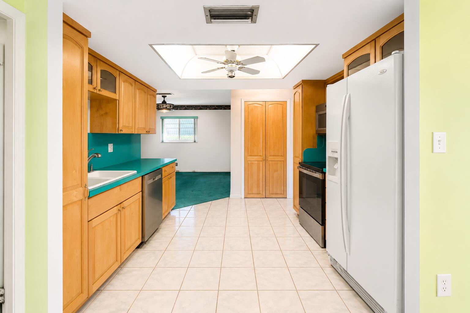CRYSTAL LAKE 4TH SEC - Residential