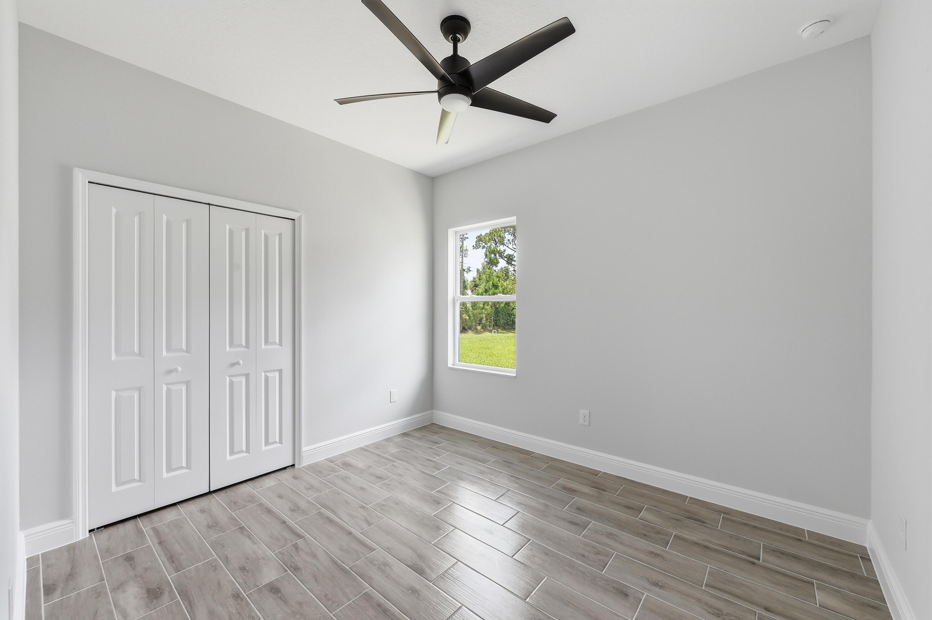 VERO LAKE ESTATES UNIT G - Residential