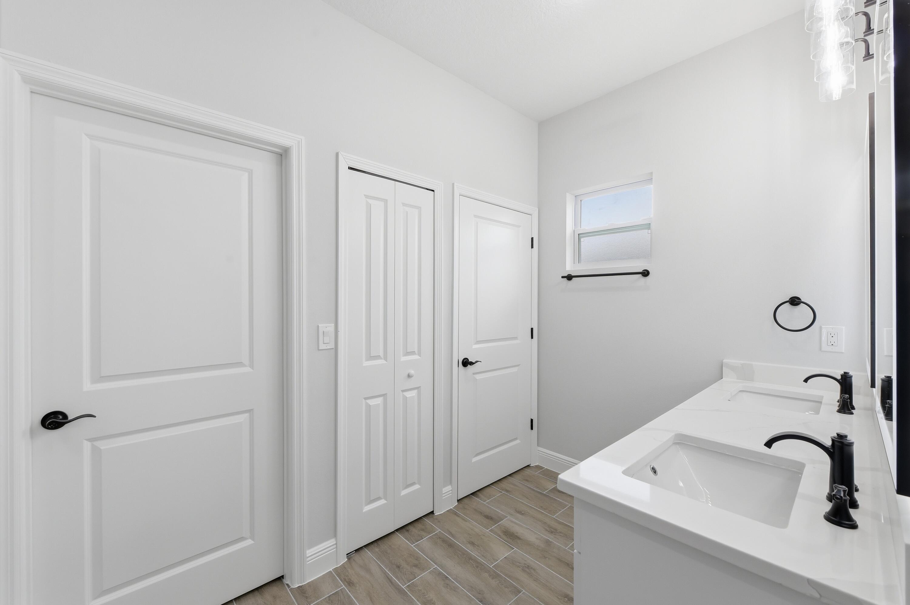 VERO LAKE ESTATES UNIT G - Residential