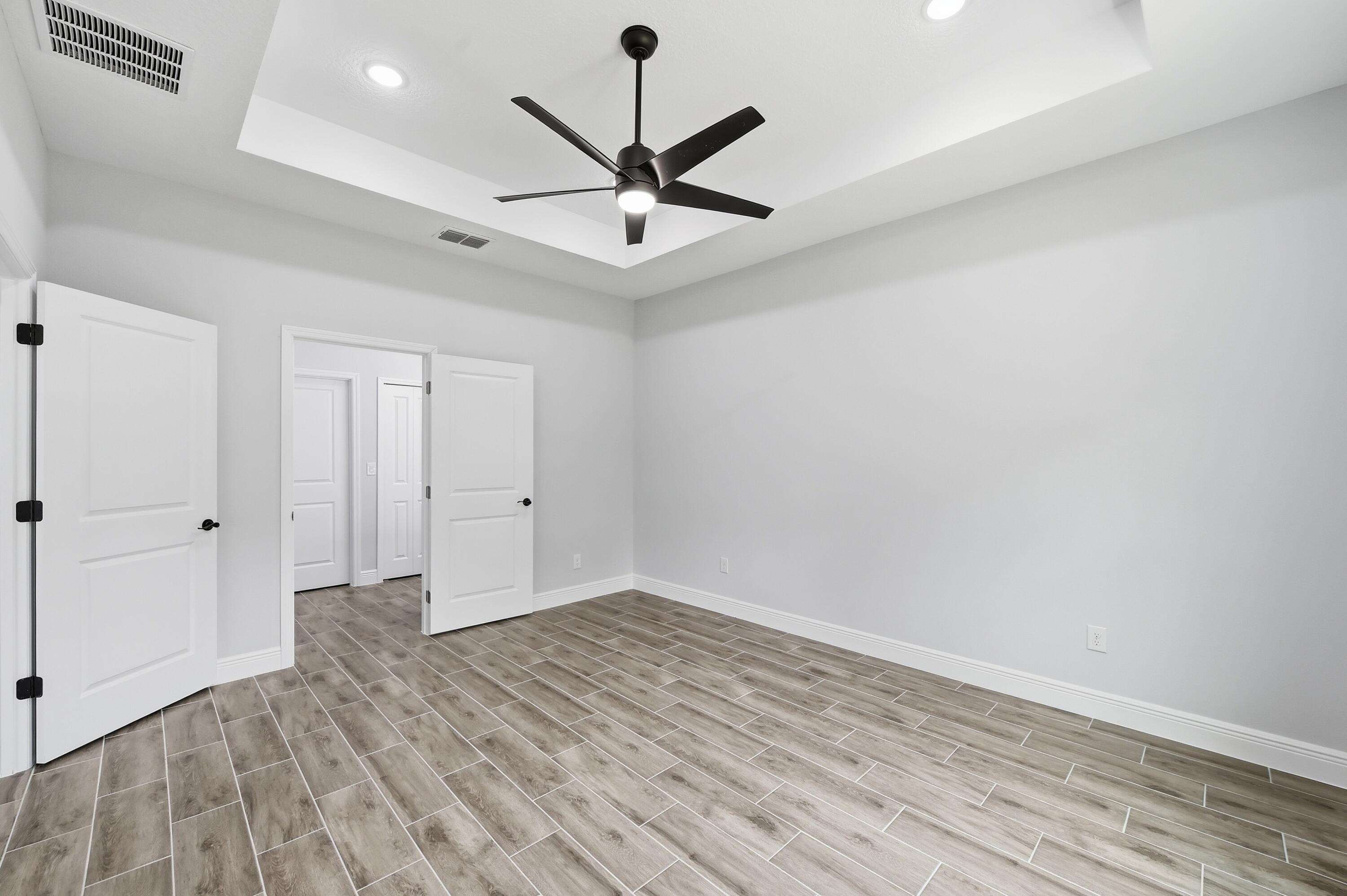 VERO LAKE ESTATES UNIT G - Residential