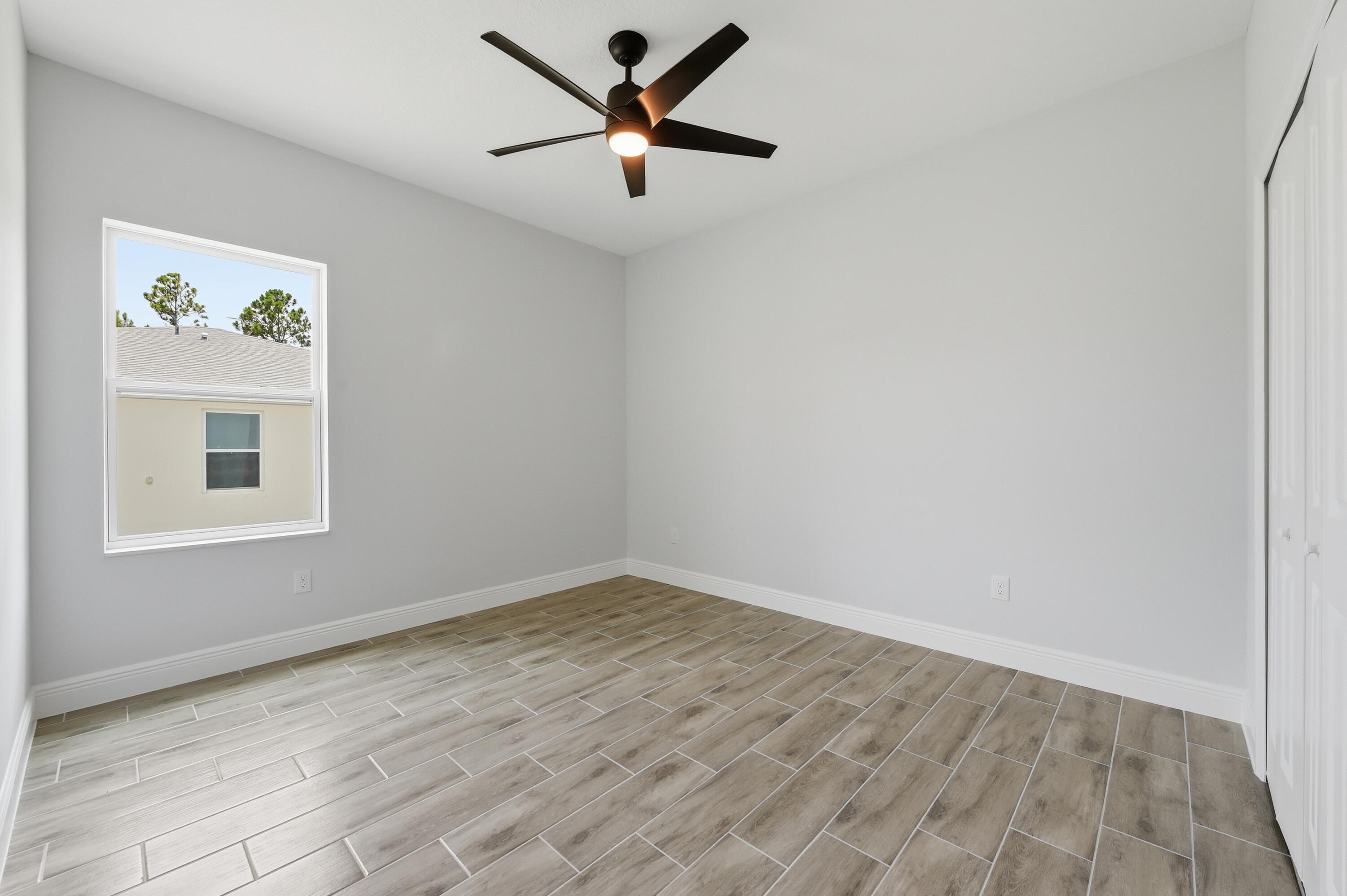 VERO LAKE ESTATES UNIT G - Residential