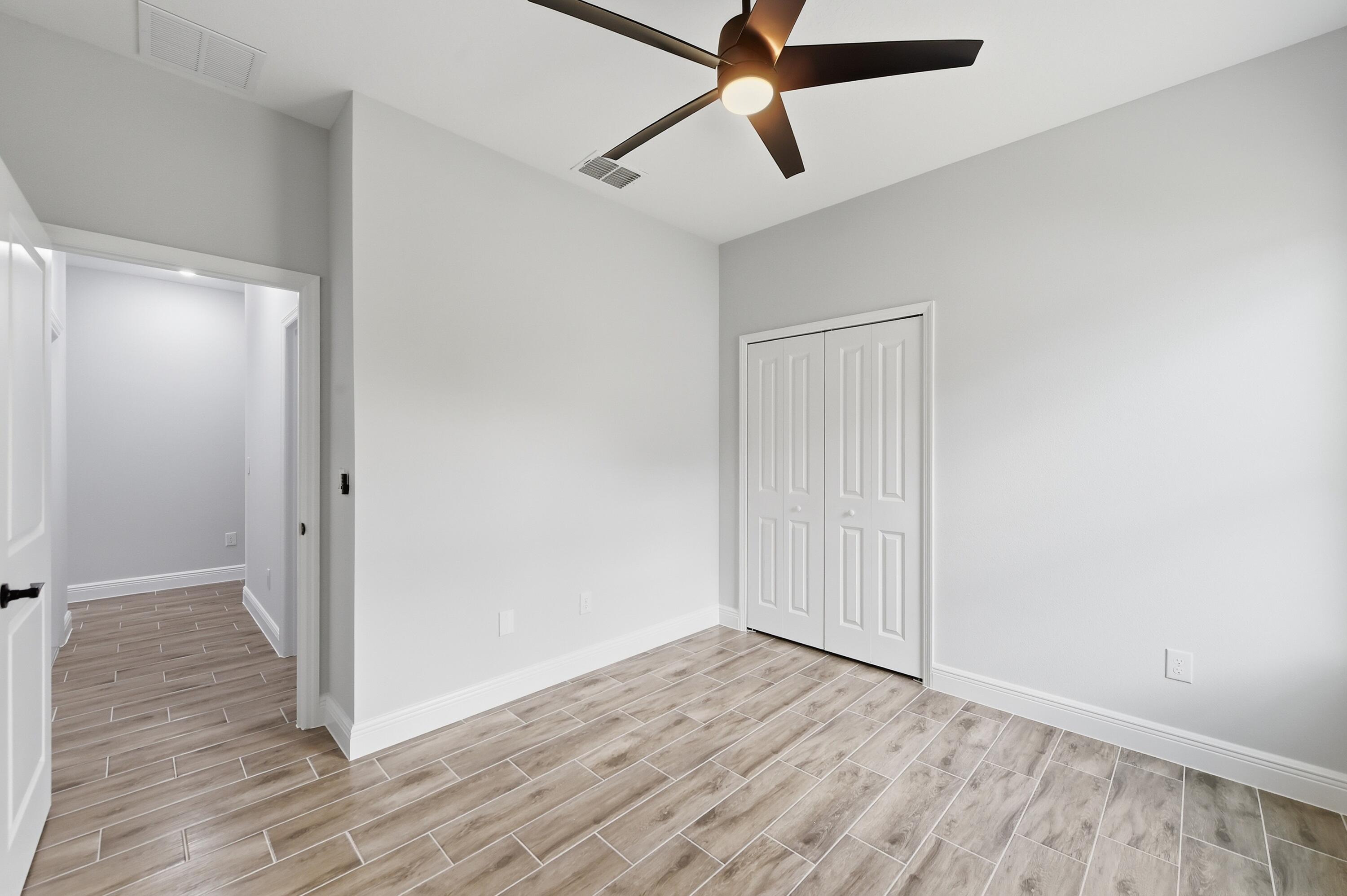 VERO LAKE ESTATES UNIT G - Residential