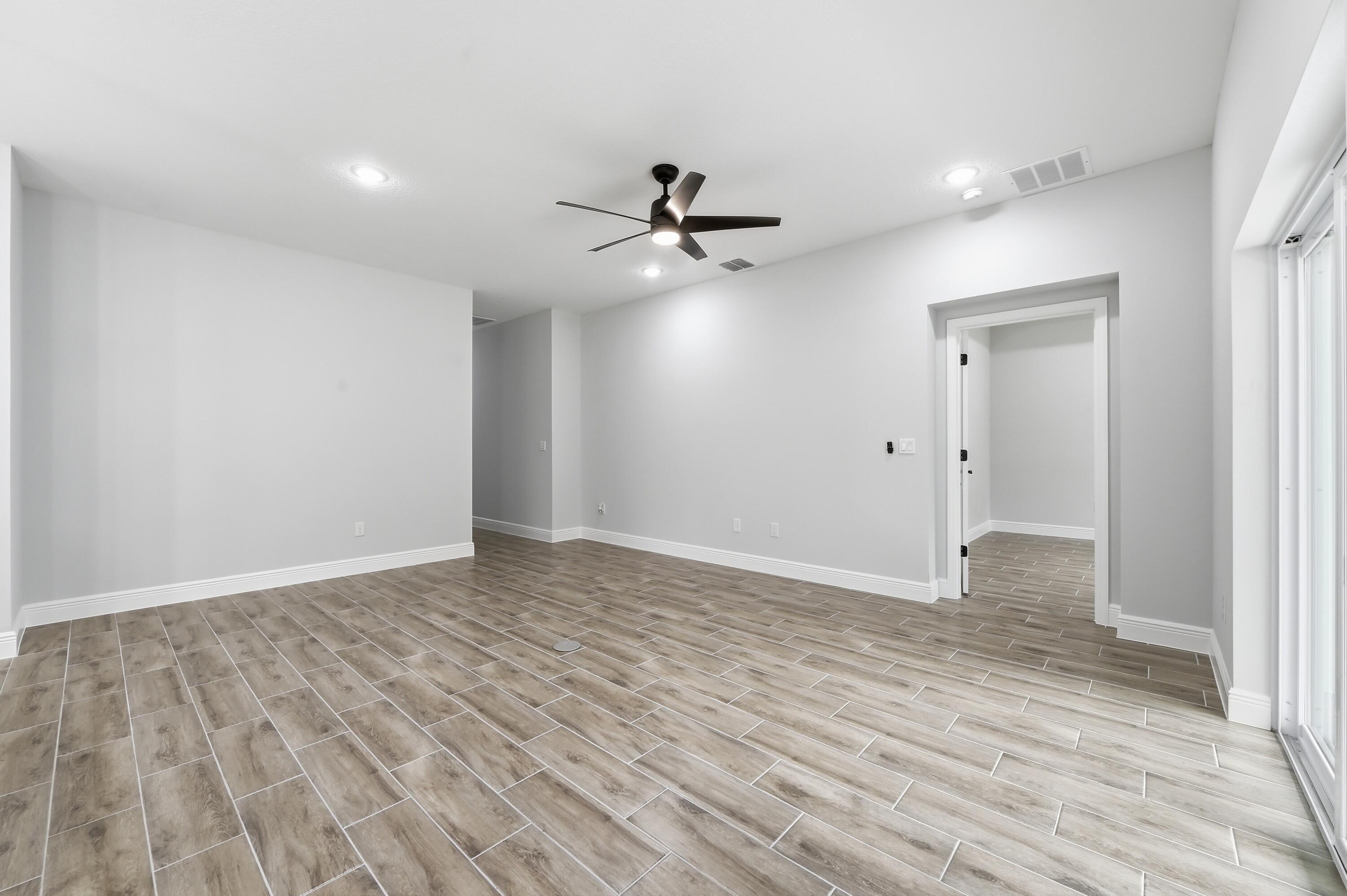 VERO LAKE ESTATES UNIT G - Residential