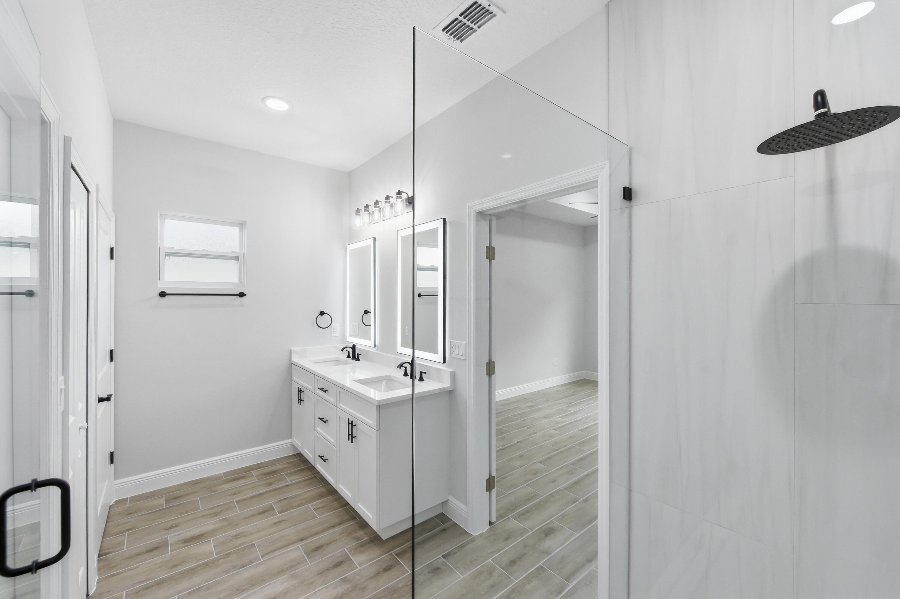 VERO LAKE ESTATES UNIT G - Residential