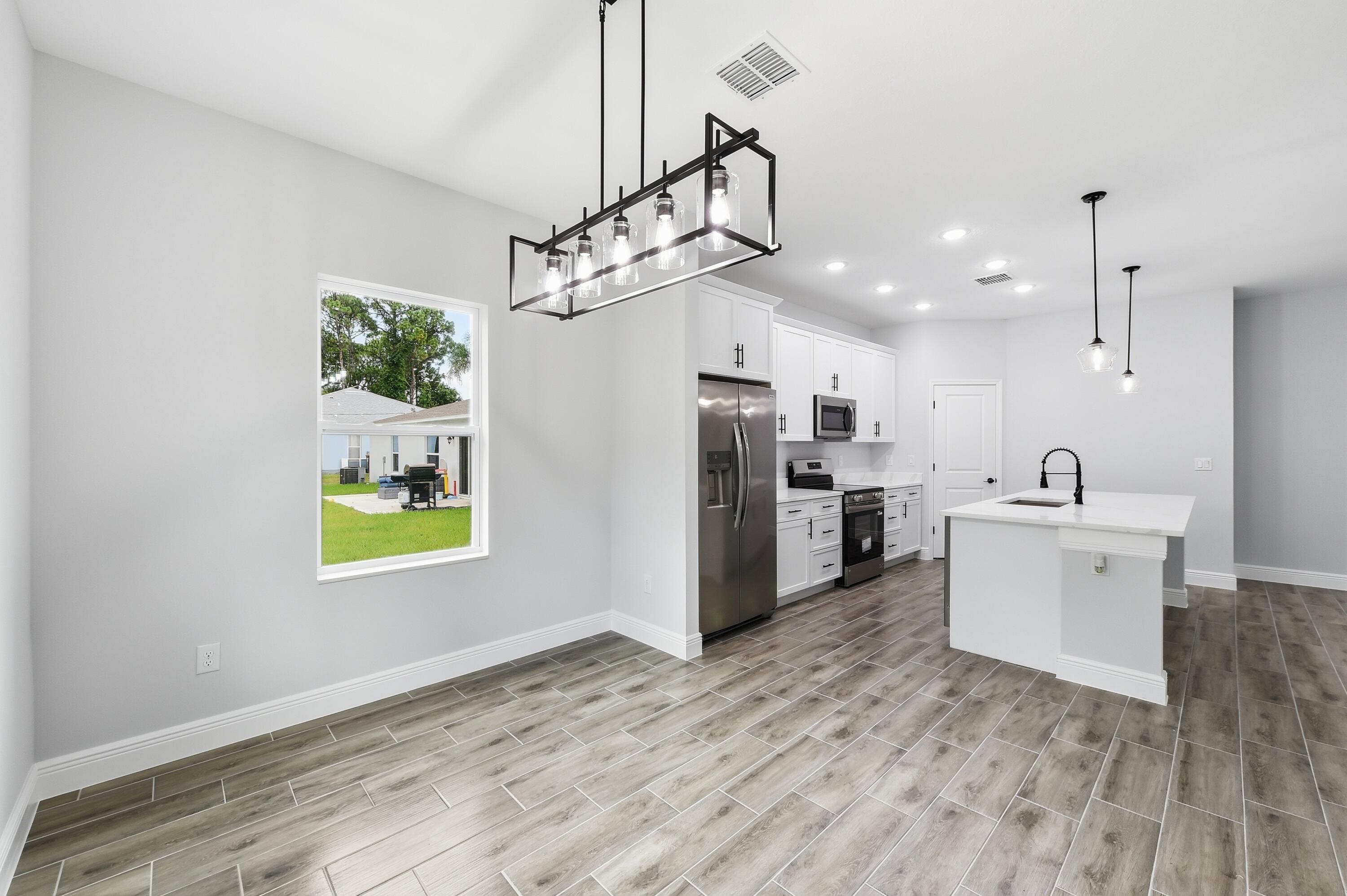 VERO LAKE ESTATES UNIT G - Residential