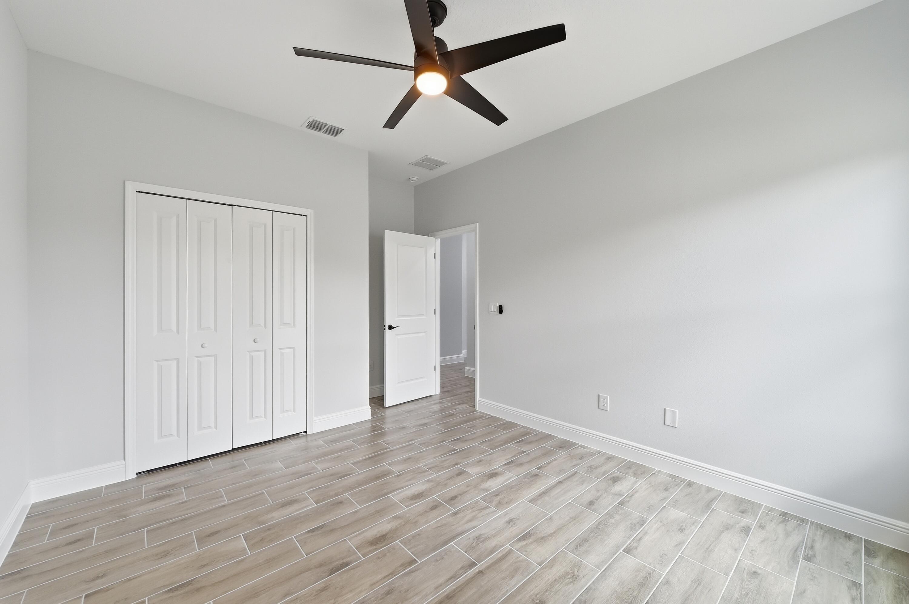 VERO LAKE ESTATES UNIT G - Residential