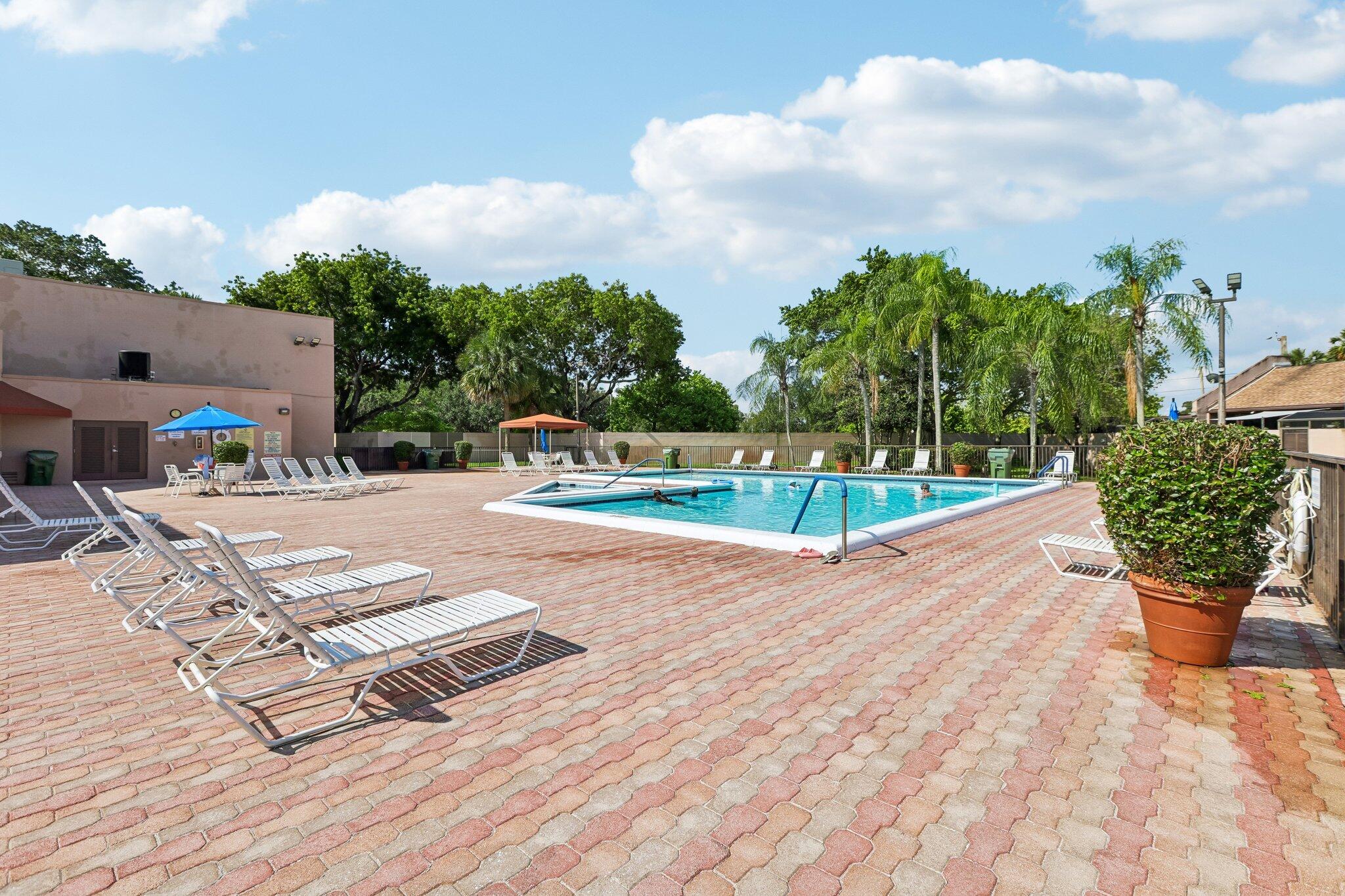 PEMBROKE LAKES SECTION SEVEN - Residential