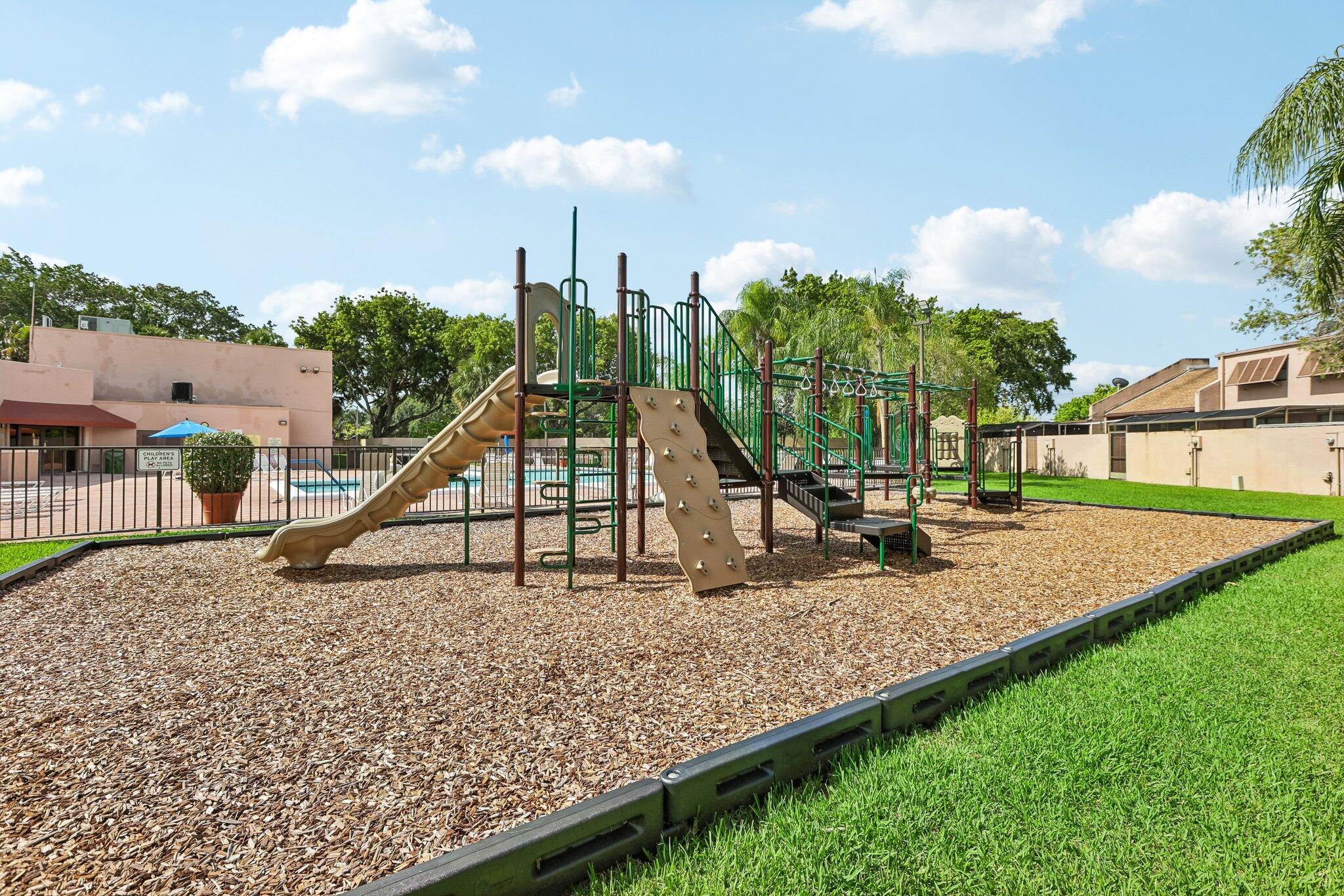 PEMBROKE LAKES SECTION SEVEN - Residential