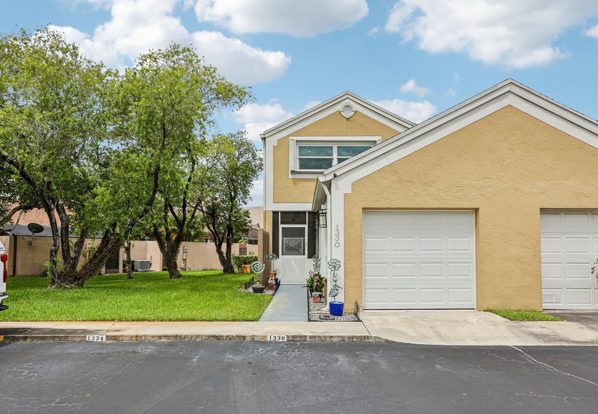 PEMBROKE LAKES SECTION SEVEN - Residential