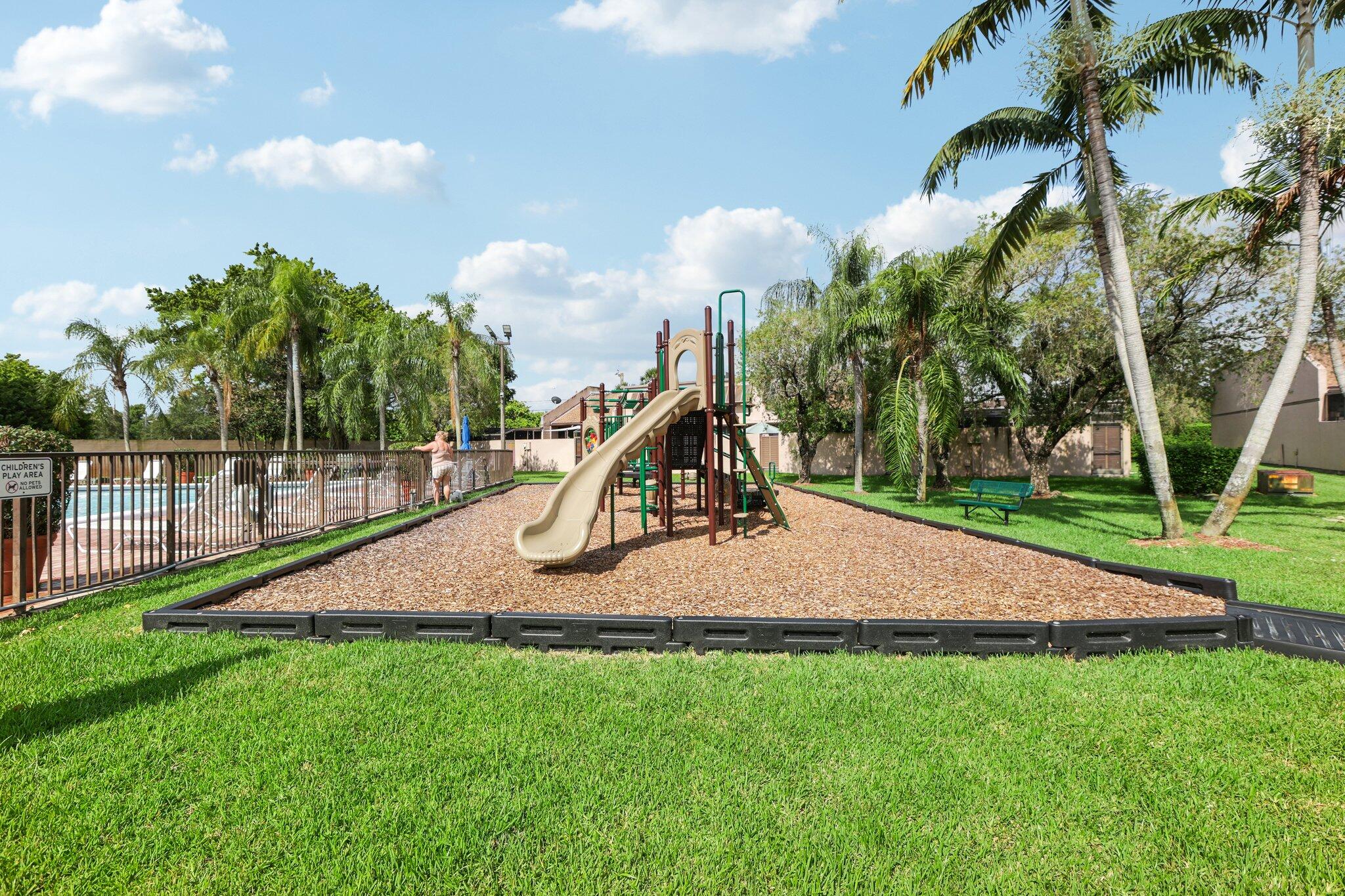 PEMBROKE LAKES SECTION SEVEN - Residential