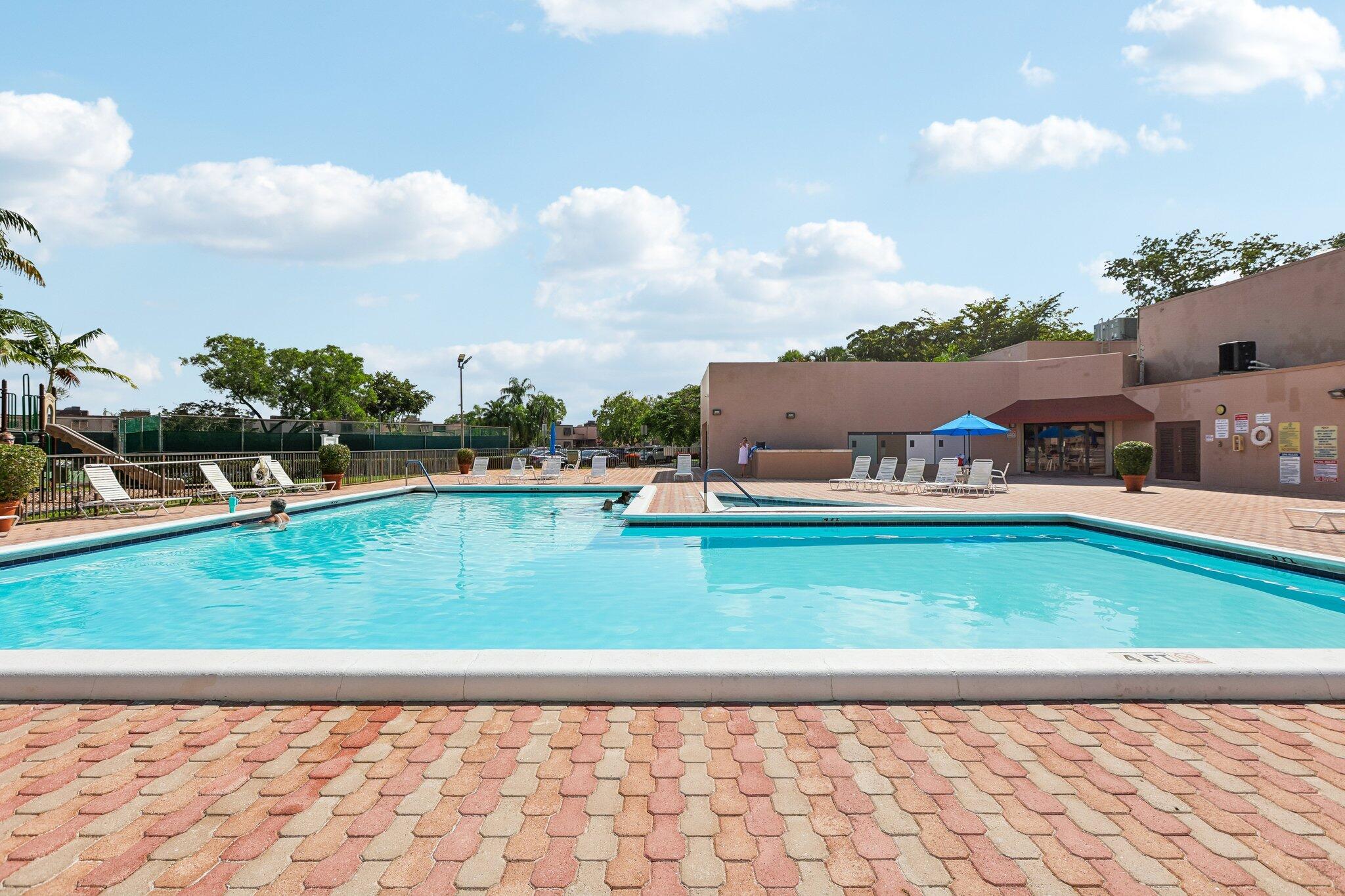 PEMBROKE LAKES SECTION SEVEN - Residential