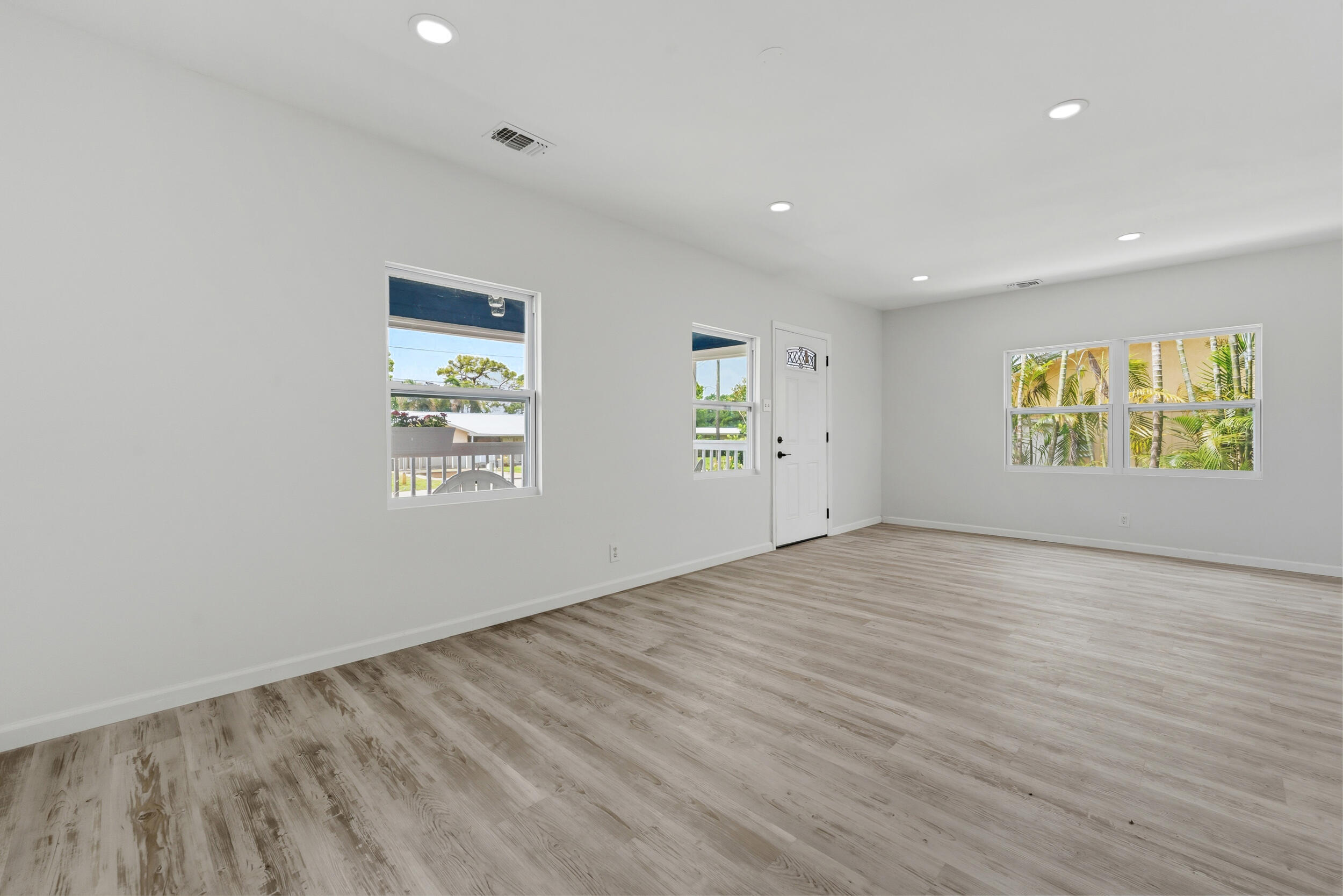 PALM LAKE PARK - Residential Lease