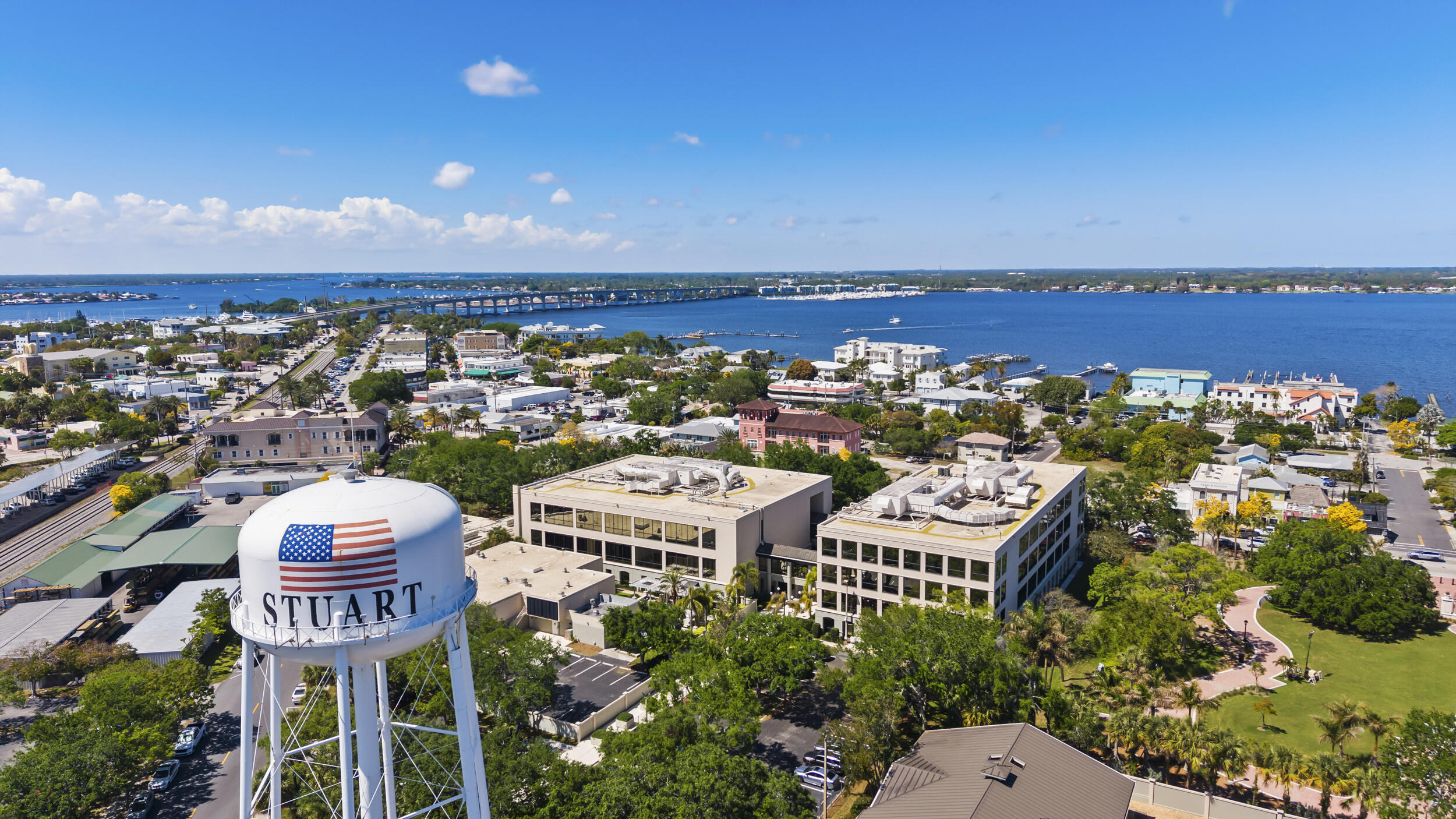 PALM LAKE PARK - Residential Lease