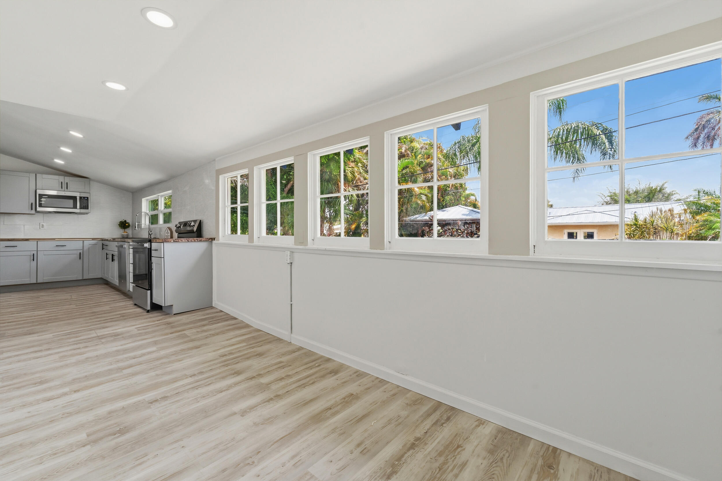 PALM LAKE PARK - Residential Lease