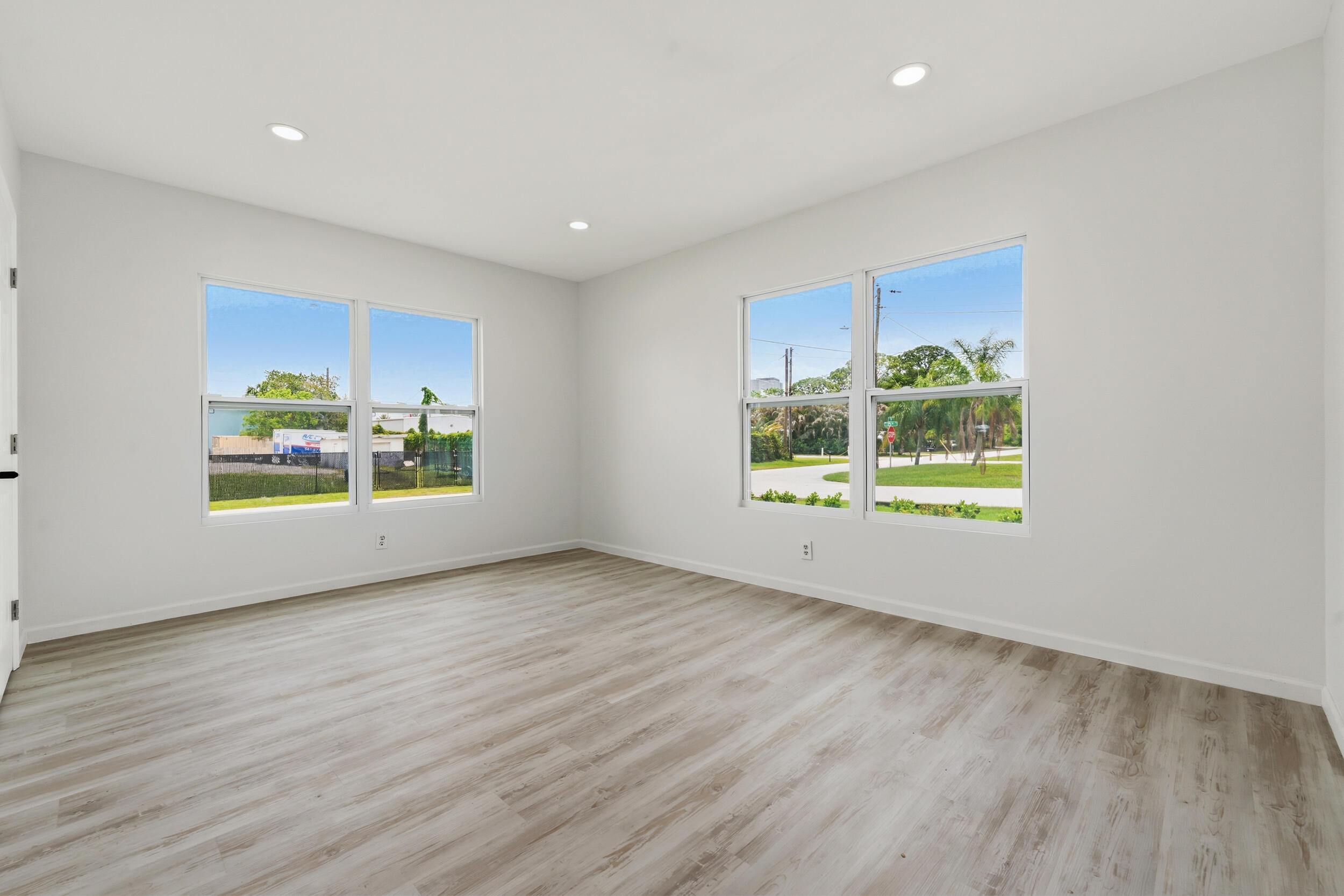 PALM LAKE PARK - Residential Lease