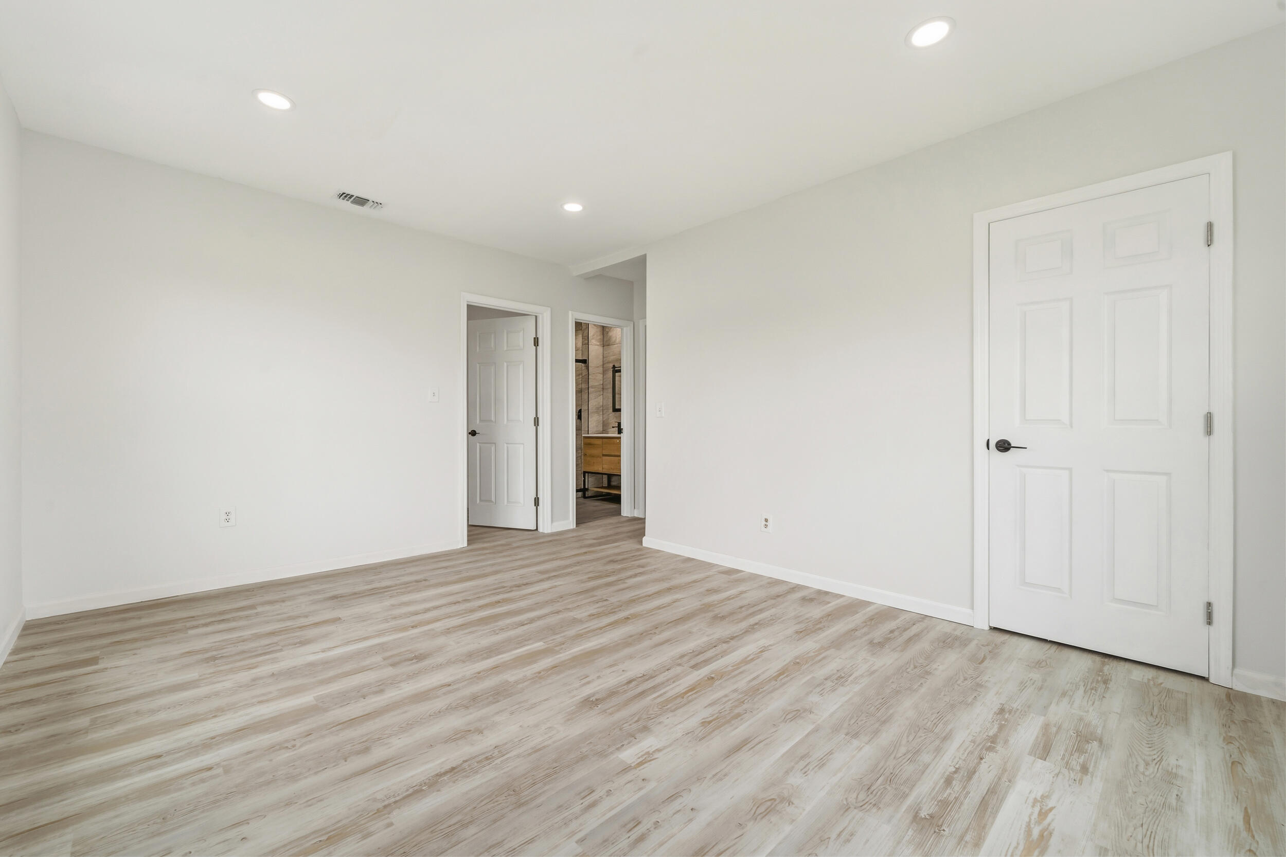 PALM LAKE PARK - Residential Lease