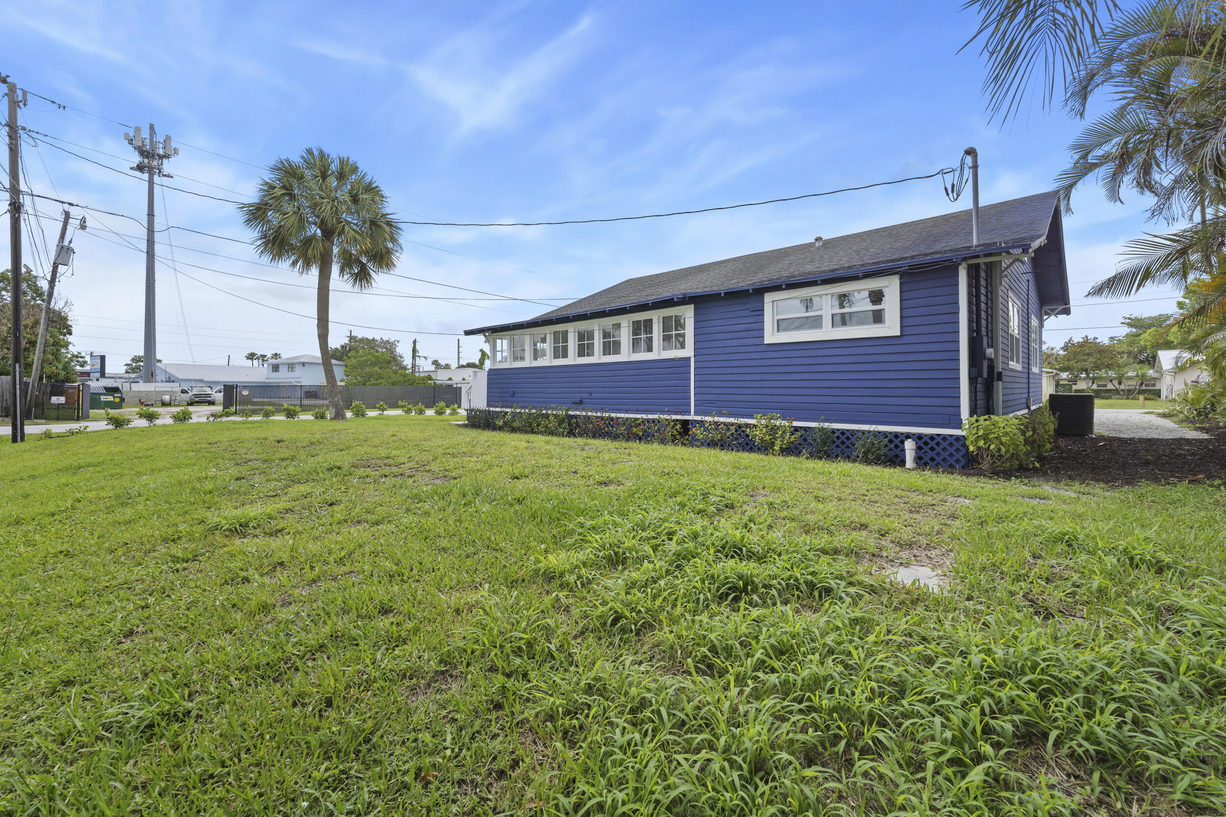 PALM LAKE PARK - Residential Lease