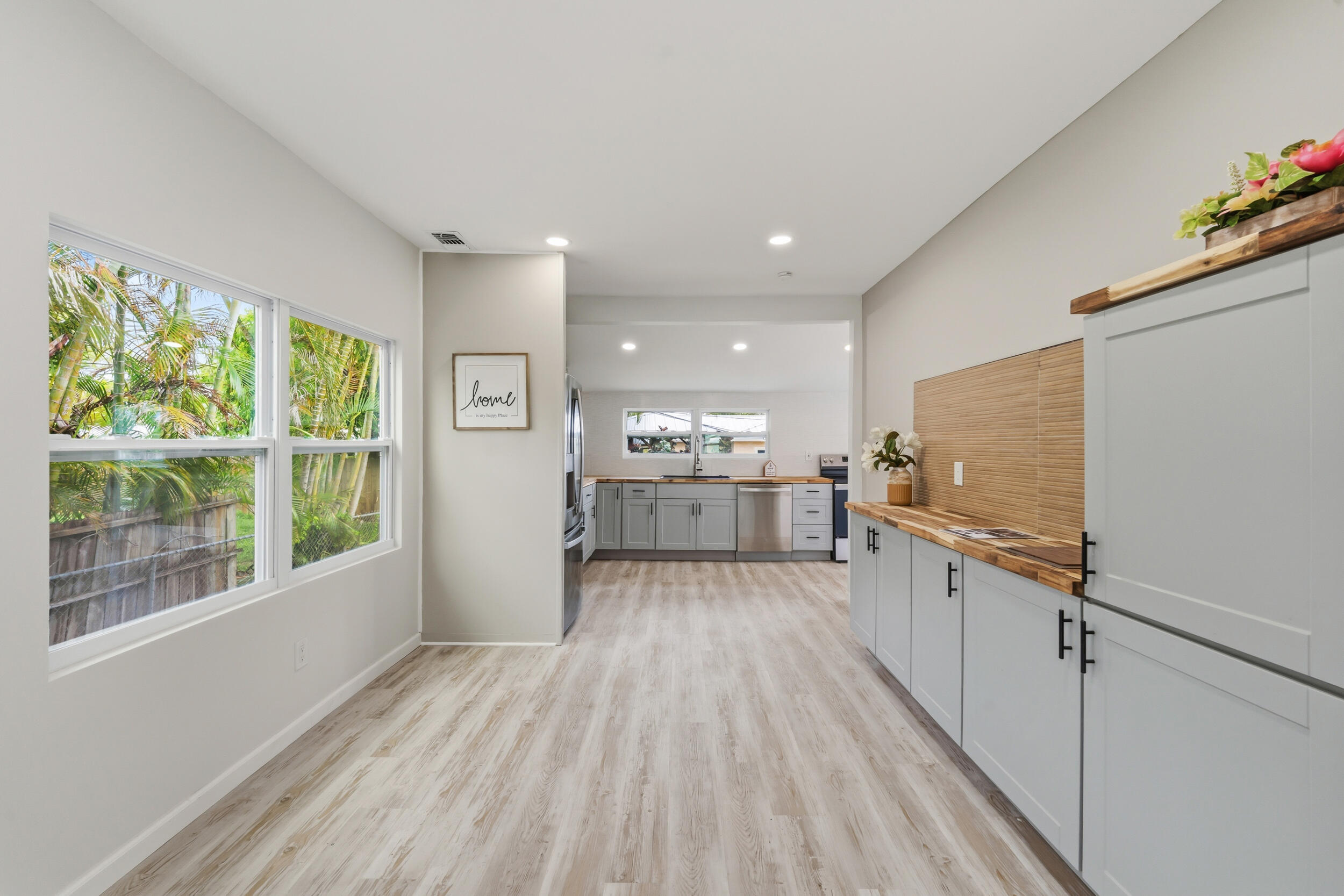 PALM LAKE PARK - Residential Lease