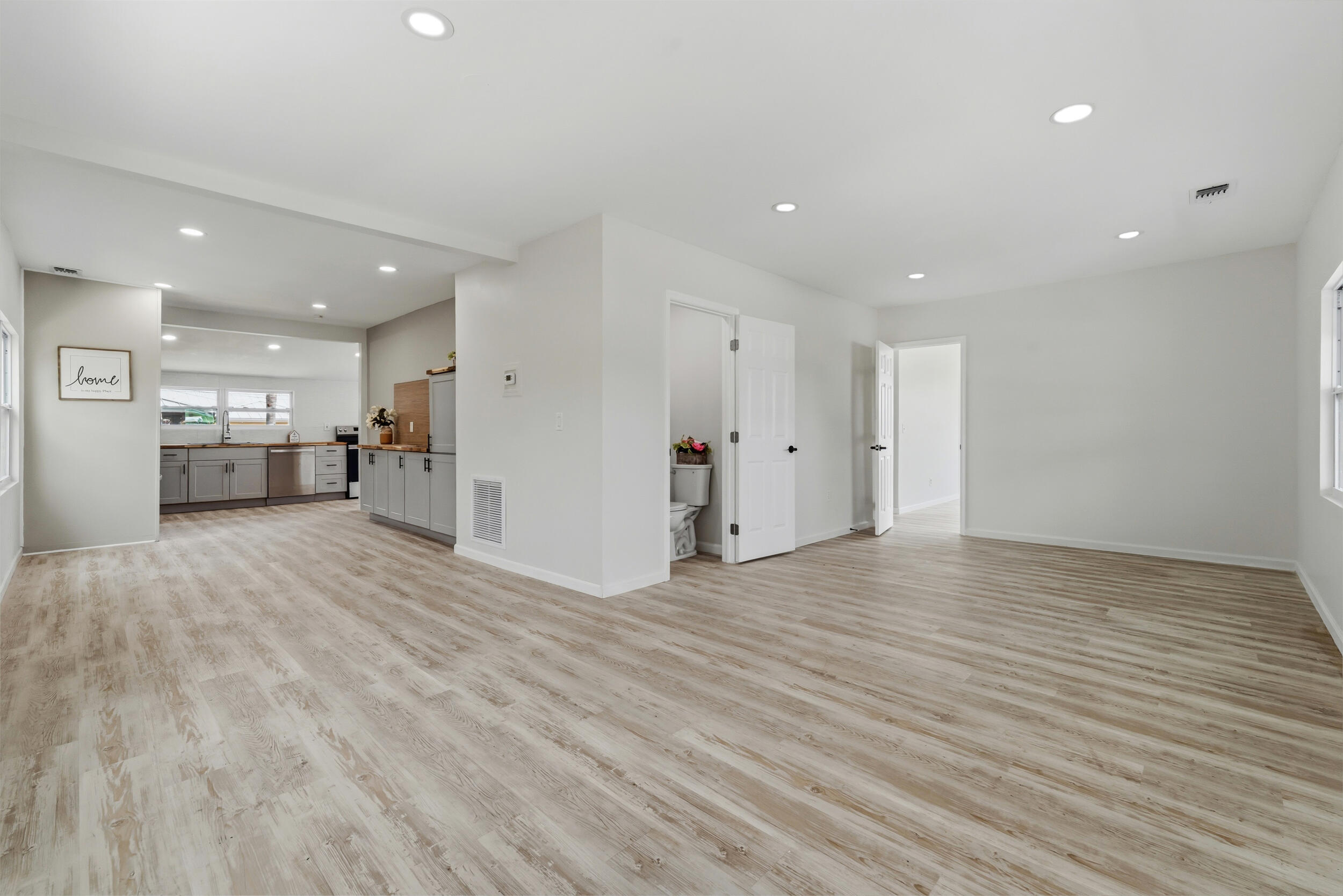 PALM LAKE PARK - Residential Lease