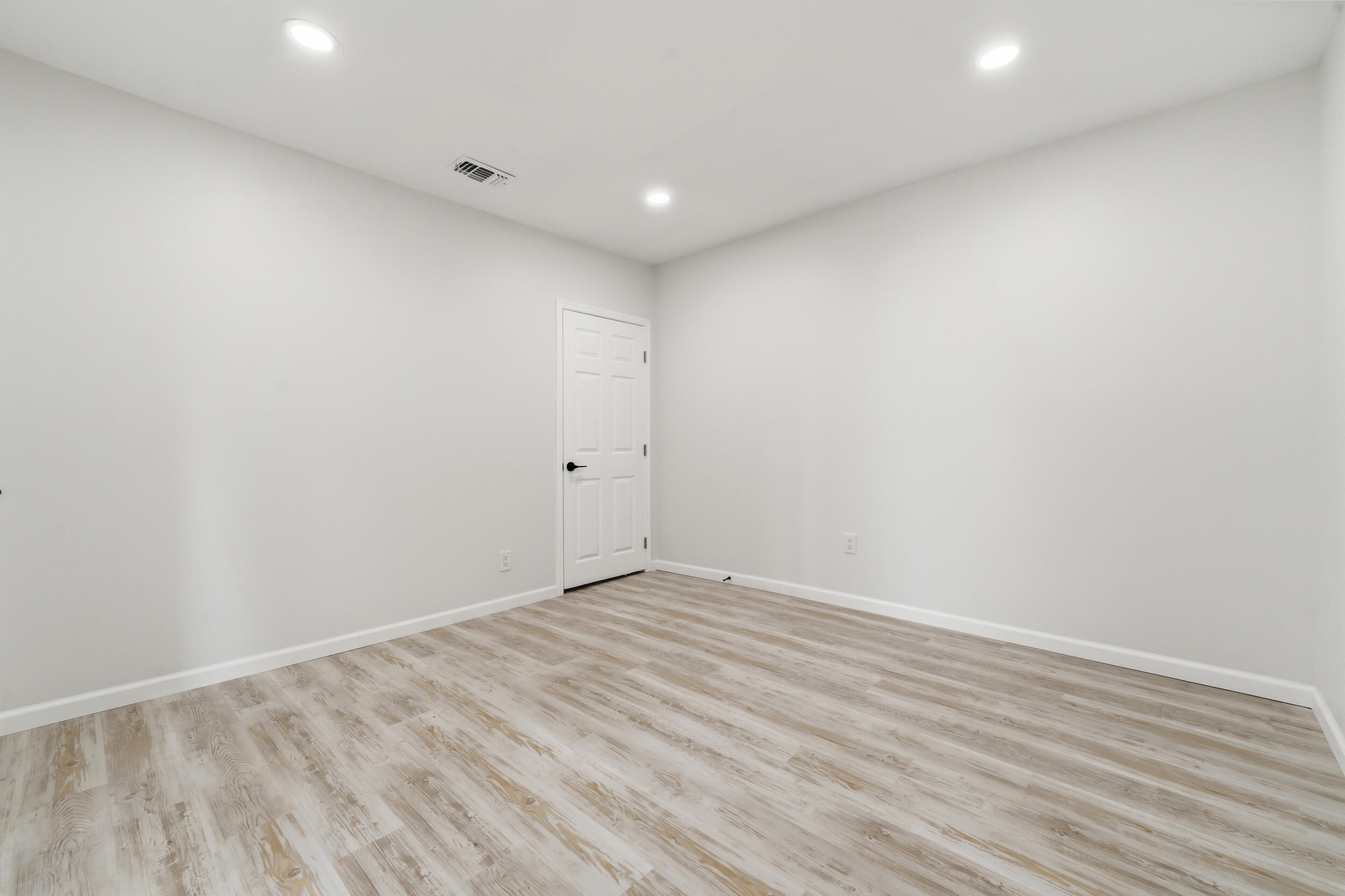 PALM LAKE PARK - Residential Lease