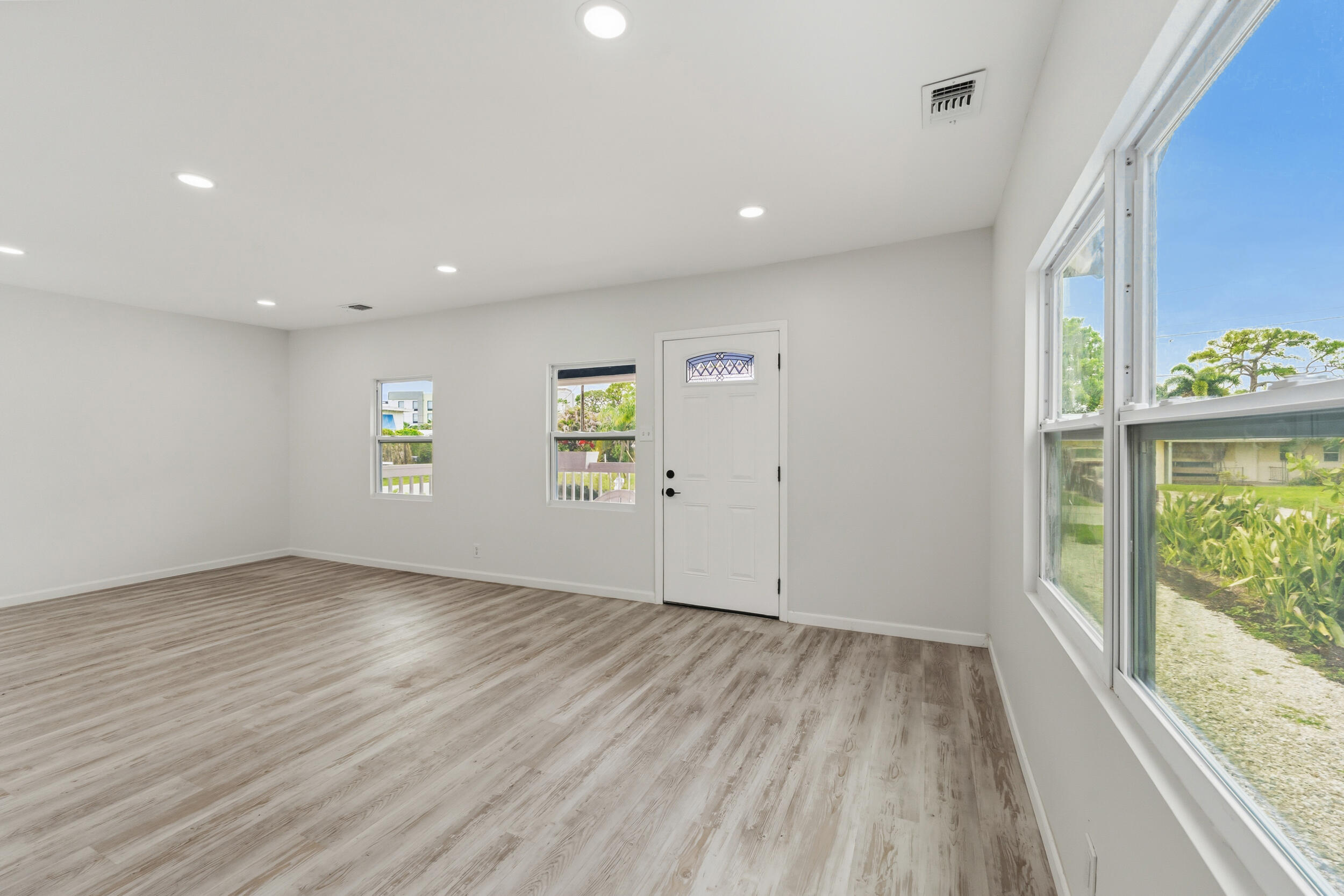 PALM LAKE PARK - Residential Lease